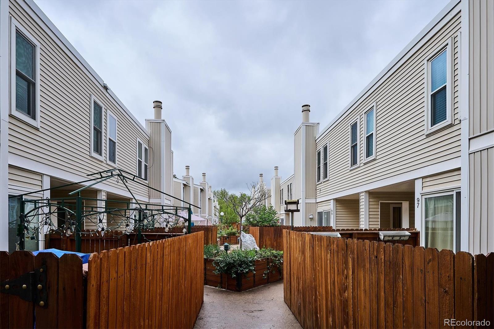 MLS Image #28 for 1050 s monaco parkway,denver, Colorado