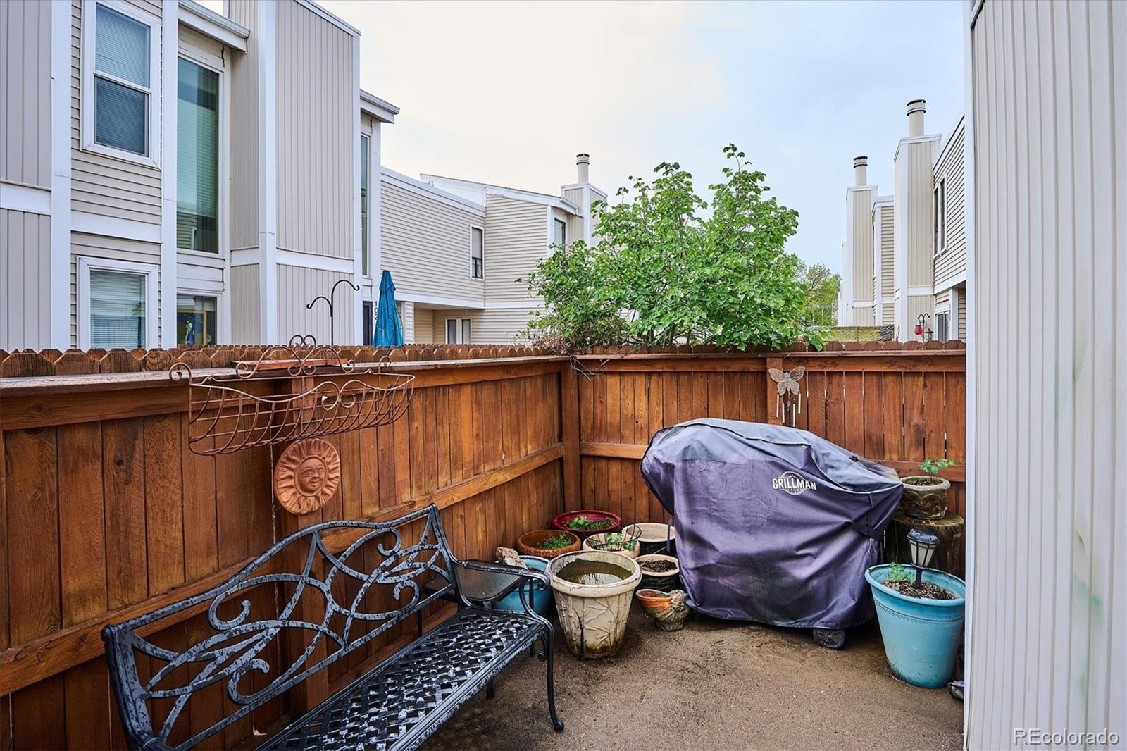 MLS Image #5 for 1050 s monaco parkway,denver, Colorado