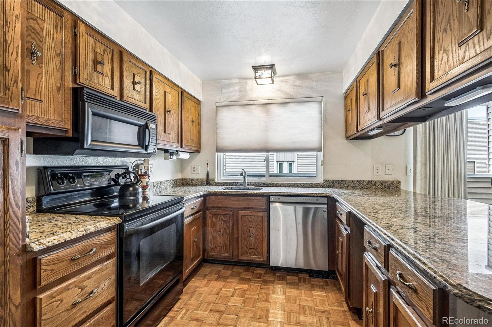 MLS Image #9 for 1050 s monaco parkway,denver, Colorado