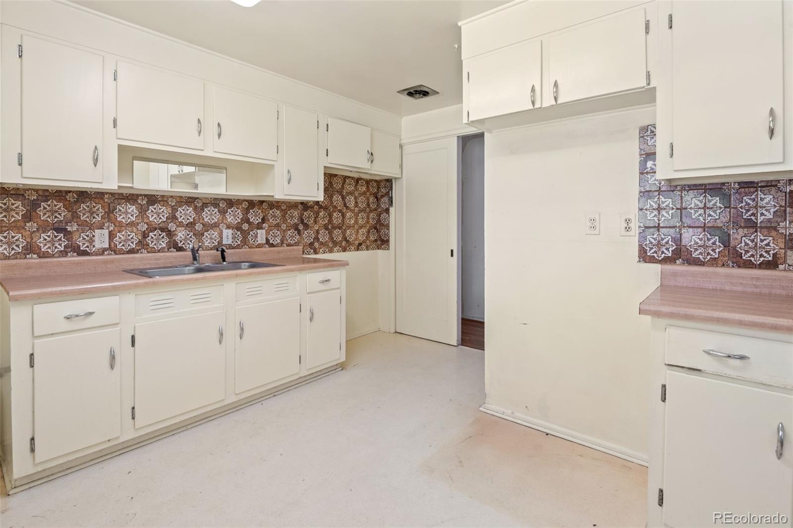 MLS Image #11 for 721  geneva street,aurora, Colorado