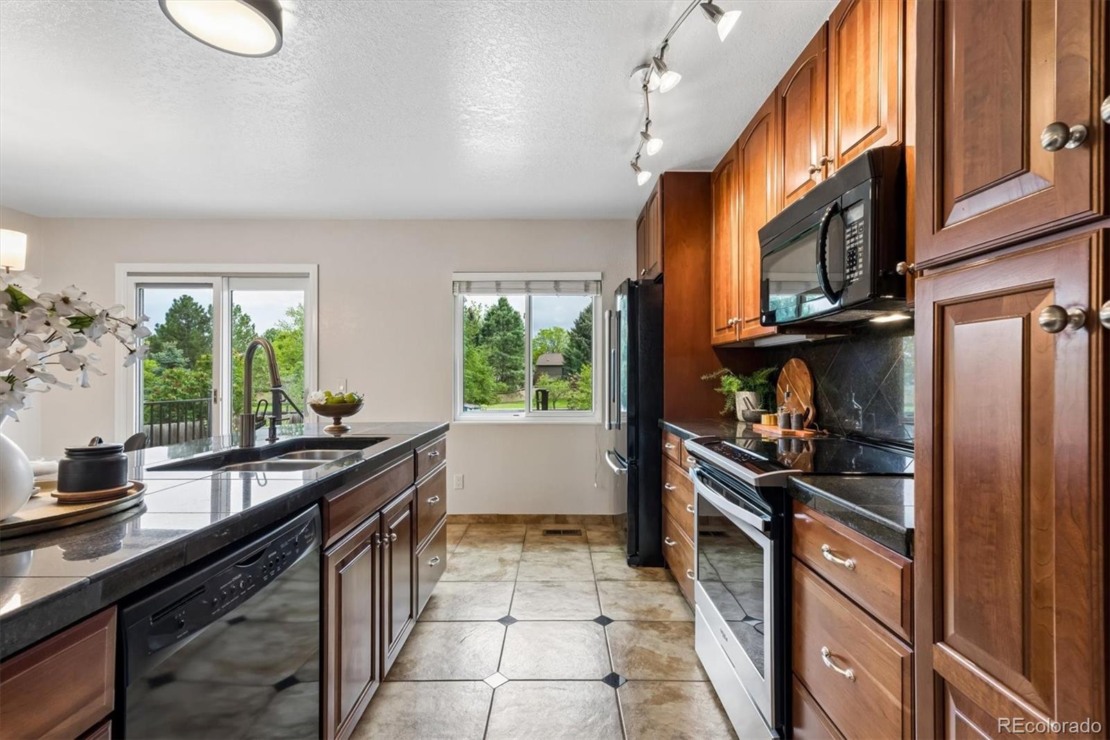 MLS Image #6 for 632 w chestnut court,louisville, Colorado
