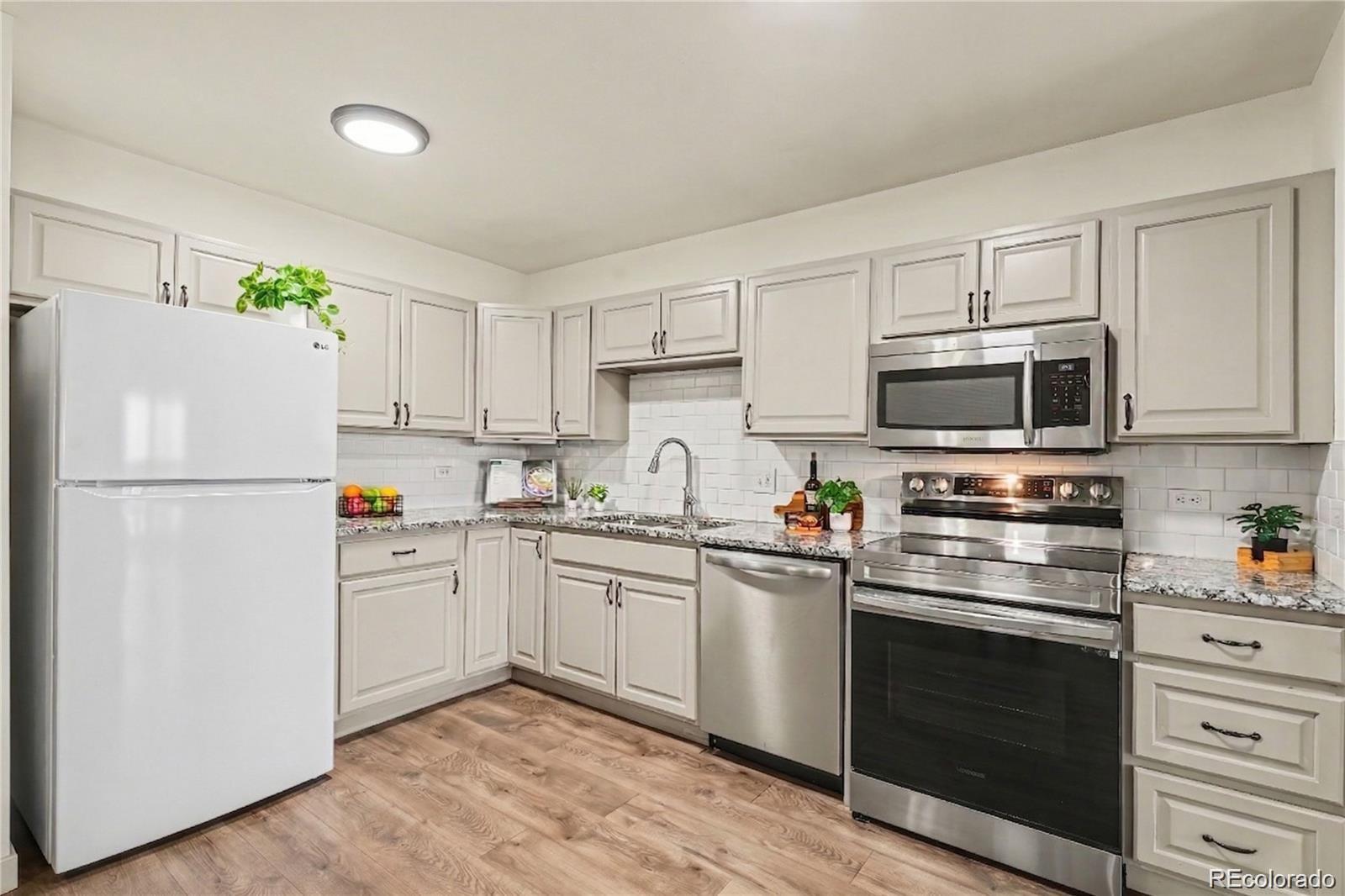 MLS Image #4 for 300 s clinton street,denver, Colorado