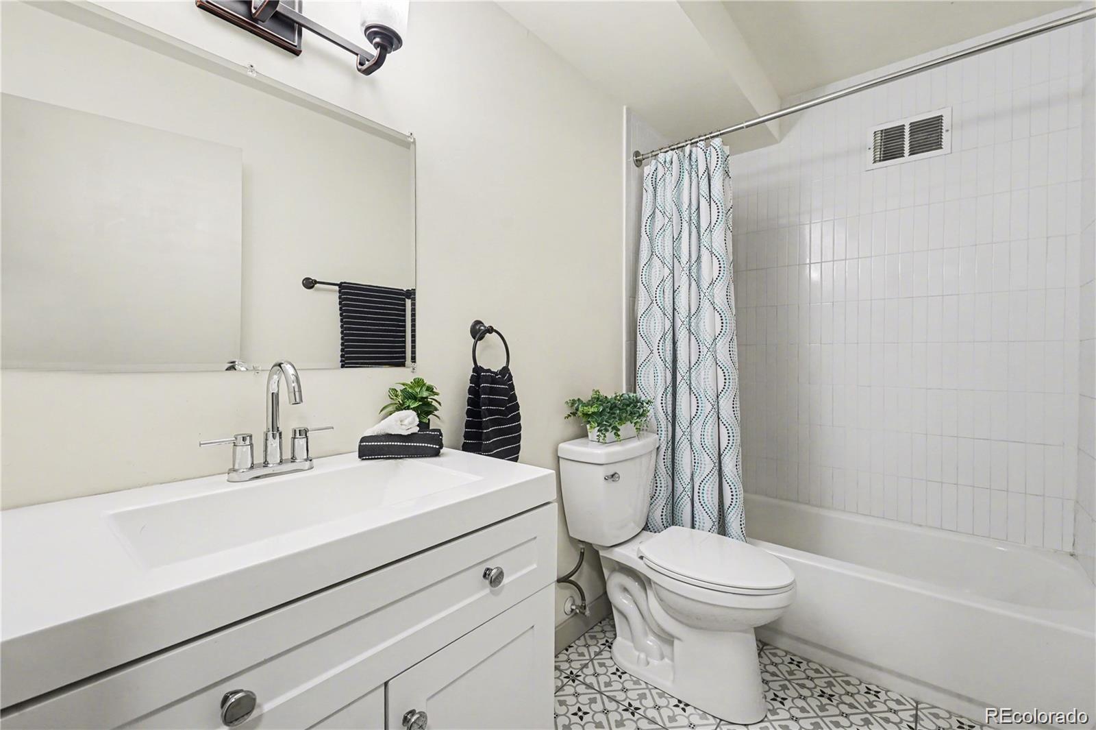 MLS Image #6 for 300 s clinton street,denver, Colorado