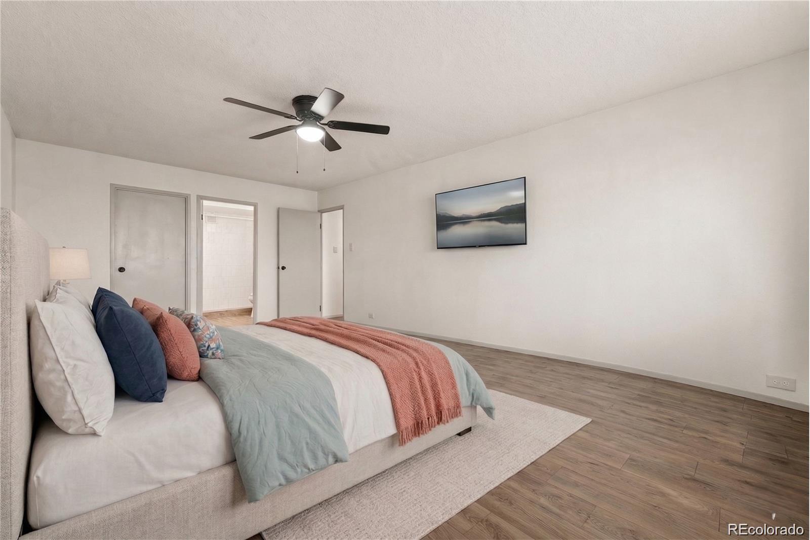 MLS Image #7 for 300 s clinton street,denver, Colorado