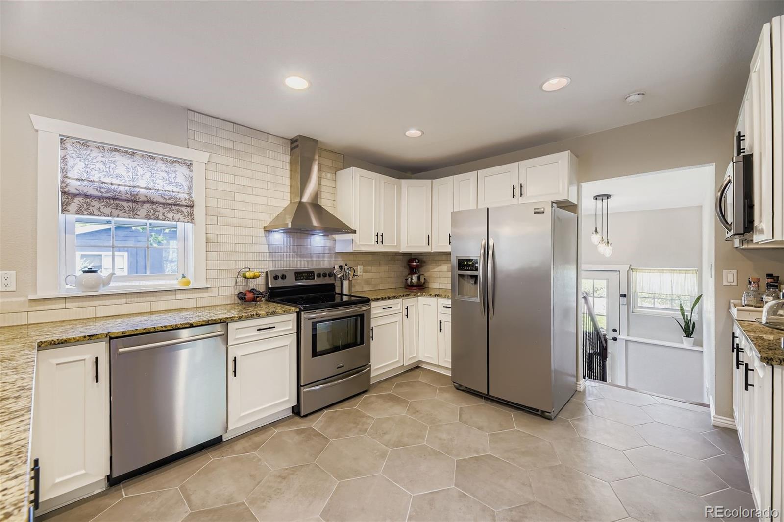 MLS Image #11 for 801 s krameria street,denver, Colorado