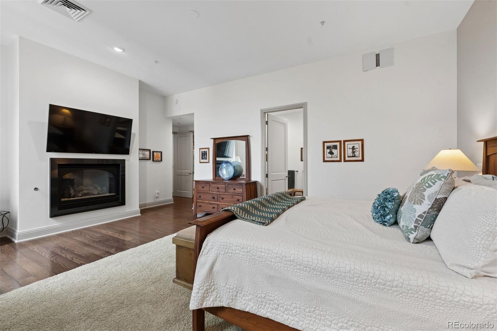 MLS Image #18 for 2500 e cherry creek south drive,denver, Colorado