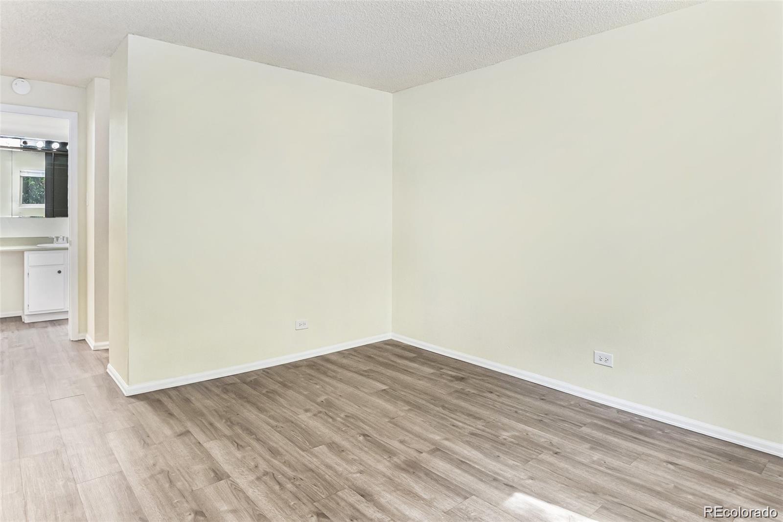 MLS Image #19 for 2375 s linden court,denver, Colorado