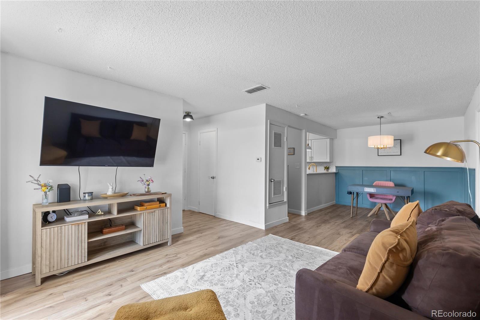 MLS Image #3 for 2330 e fremont avenue,littleton, Colorado