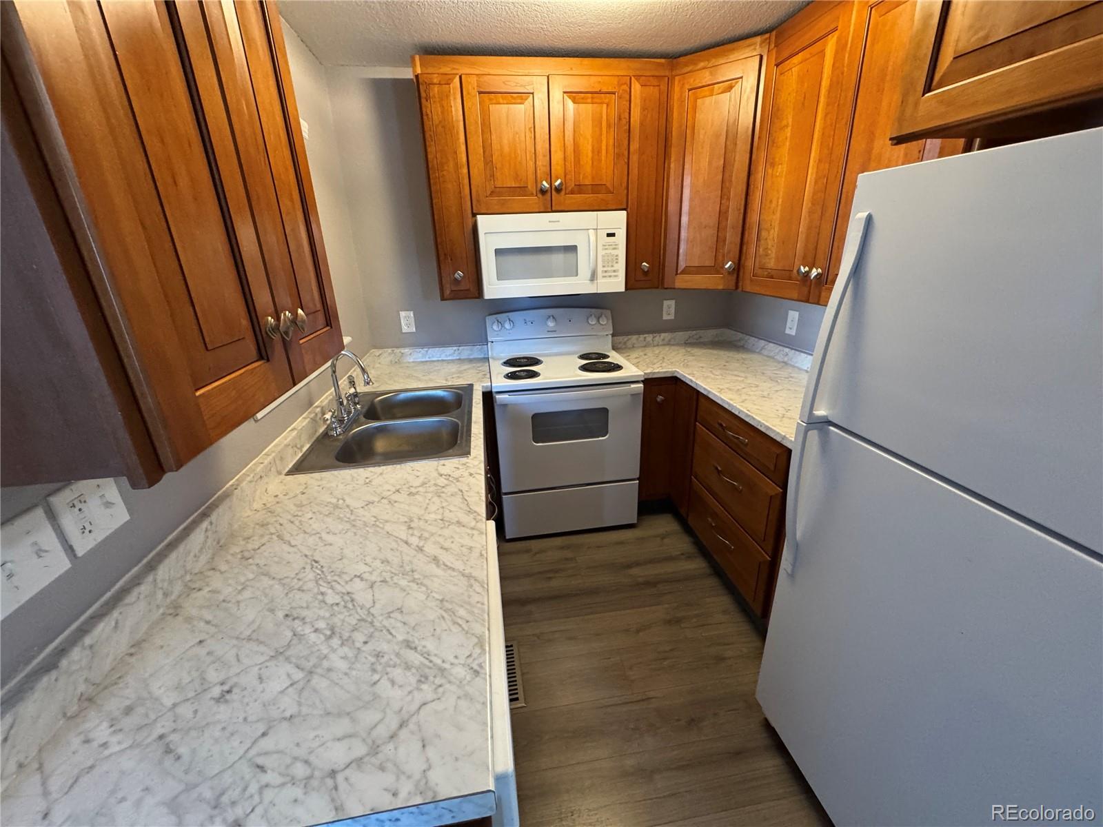 MLS Image #6 for 992 s dearborn way,aurora, Colorado