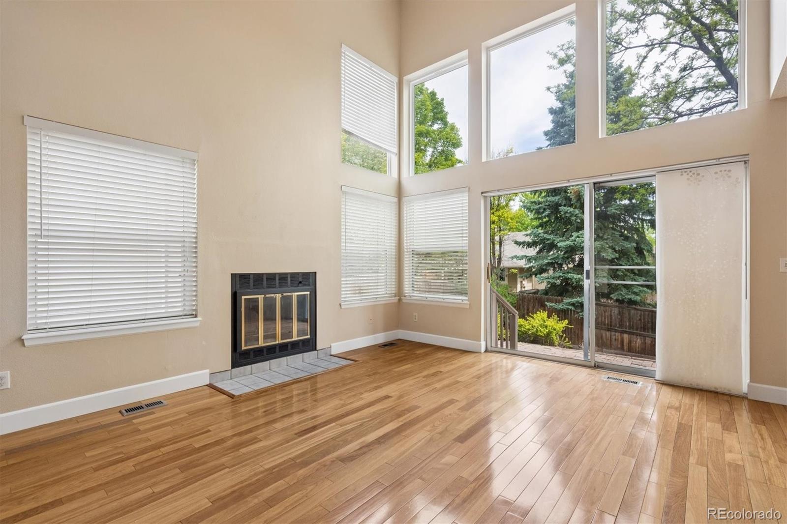 MLS Image #3 for 2049 e phillips lane,centennial, Colorado