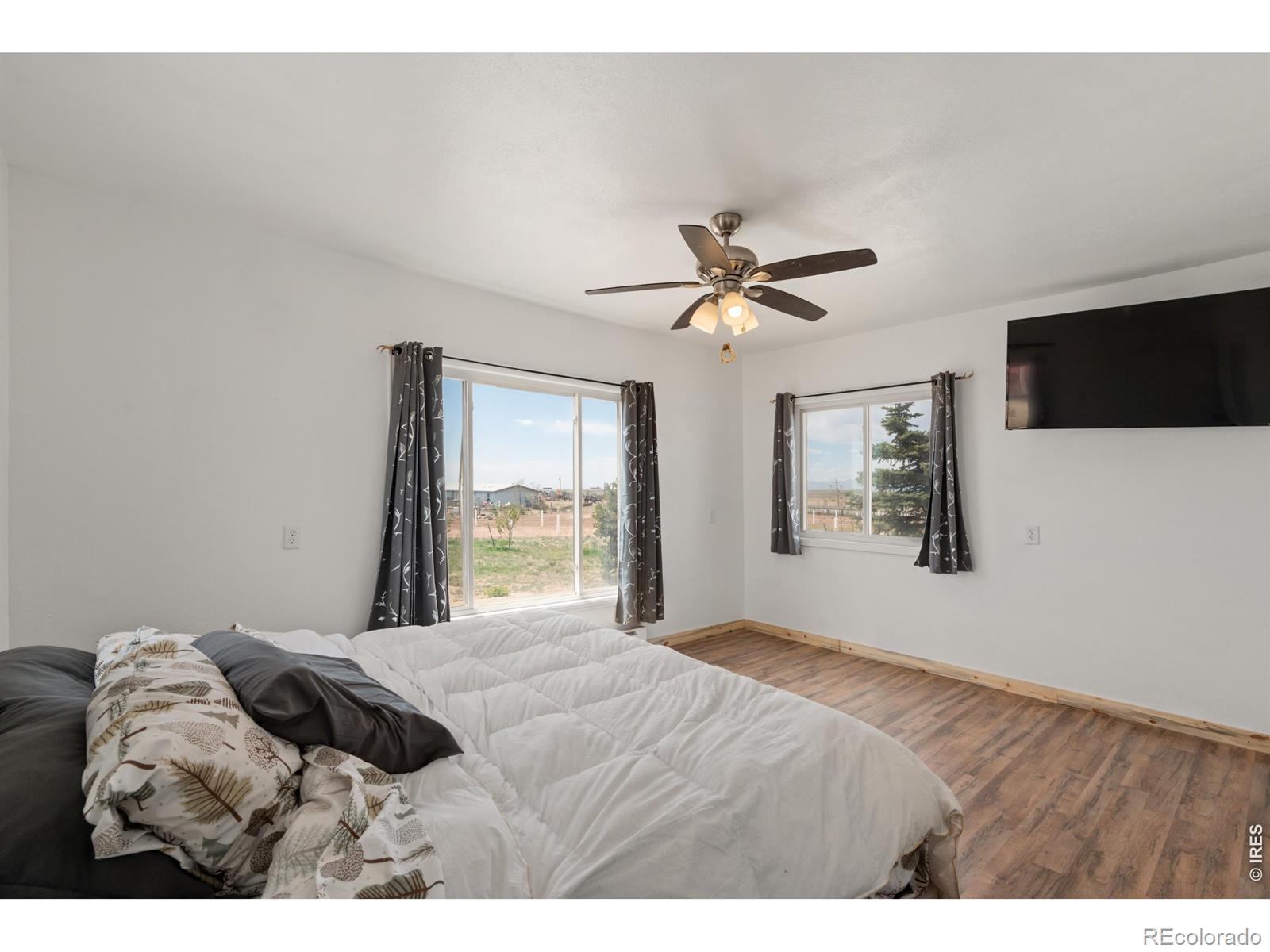 MLS Image #10 for 14210 n county road 9 road,wellington, Colorado