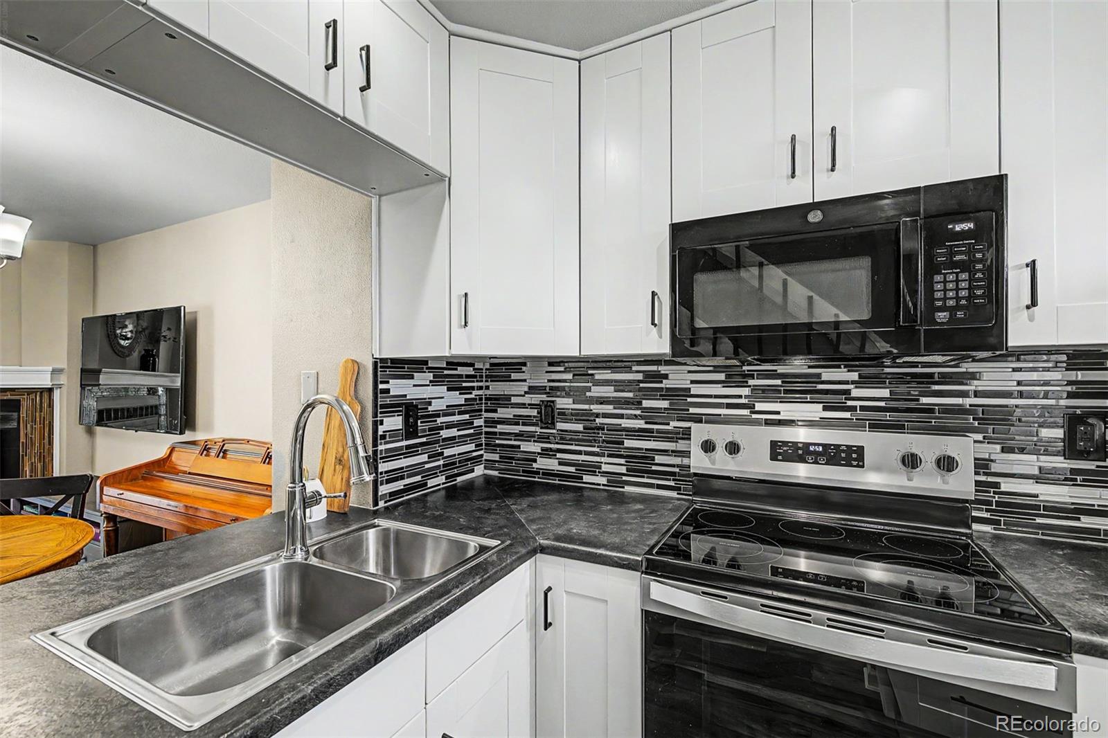 MLS Image #8 for 8198 s columbine court,centennial, Colorado