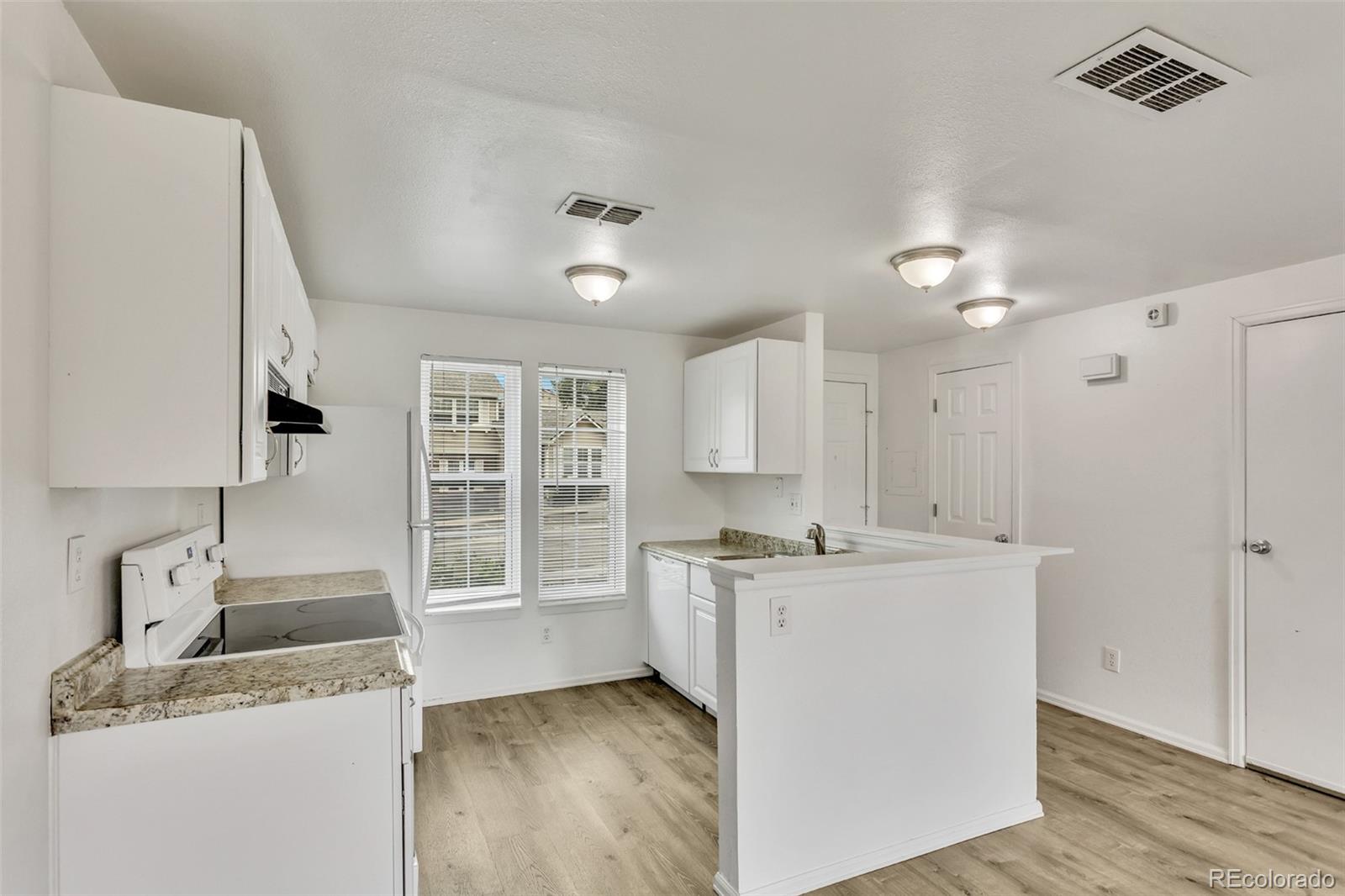 MLS Image #3 for 1514 s ouray circle,aurora, Colorado