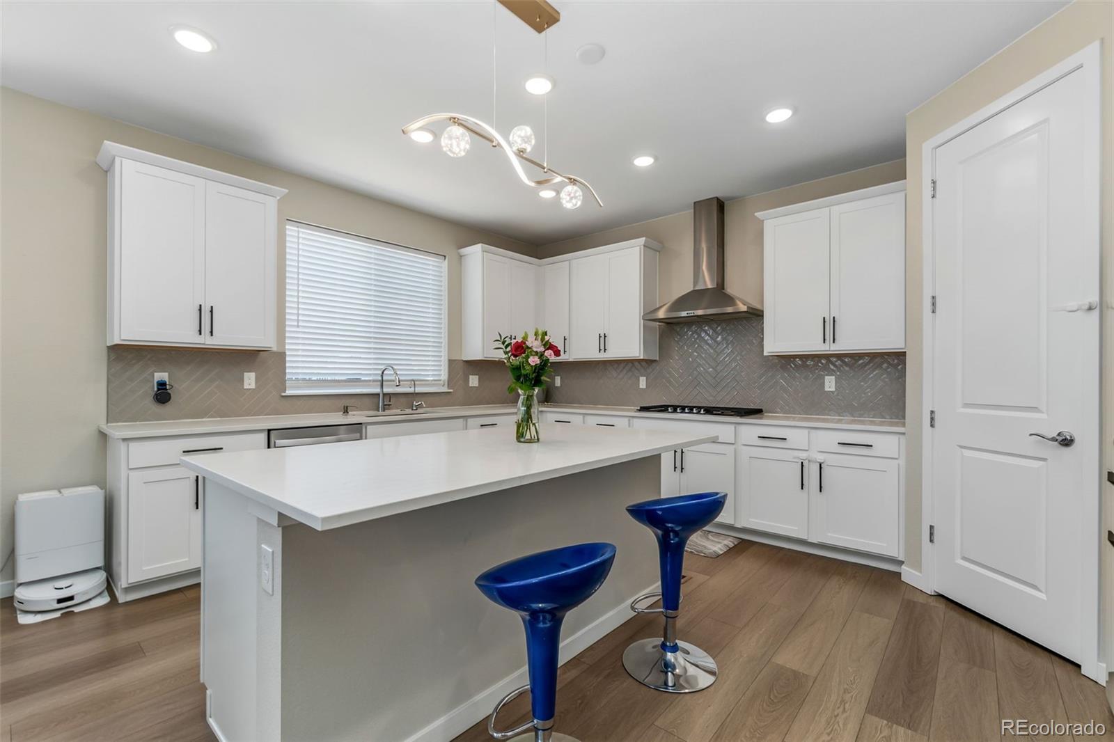 MLS Image #10 for 23933 e 39th avenue,aurora, Colorado