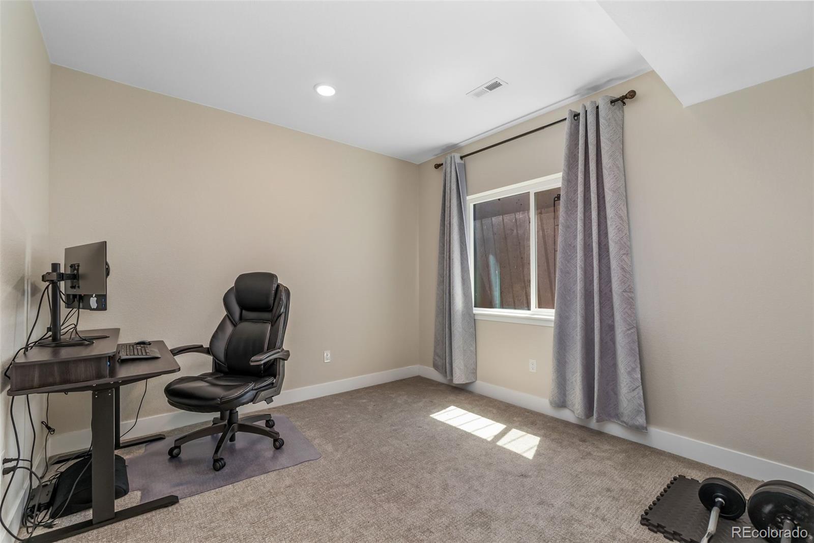 MLS Image #16 for 23933 e 39th avenue,aurora, Colorado