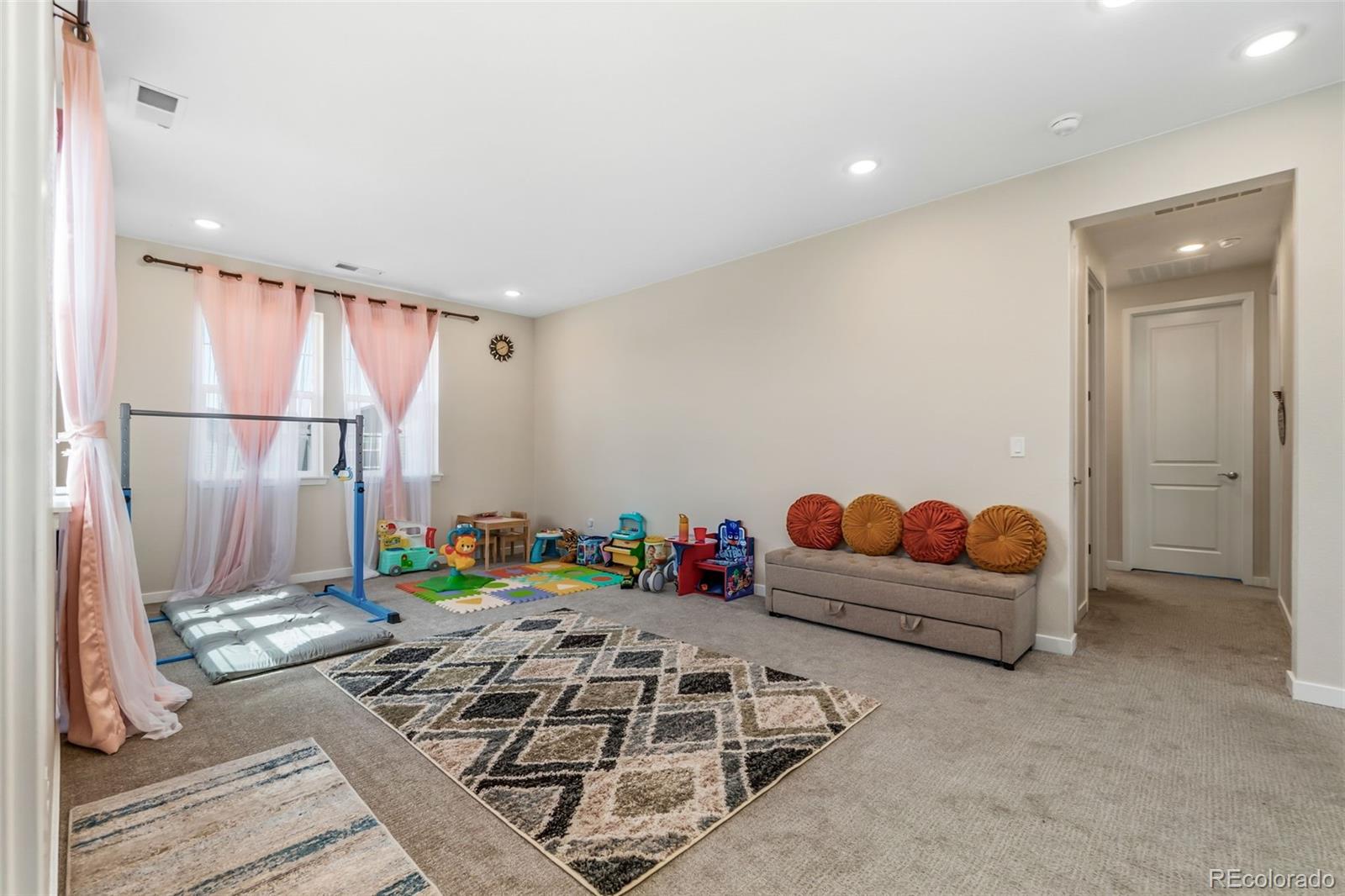 MLS Image #19 for 23933 e 39th avenue,aurora, Colorado
