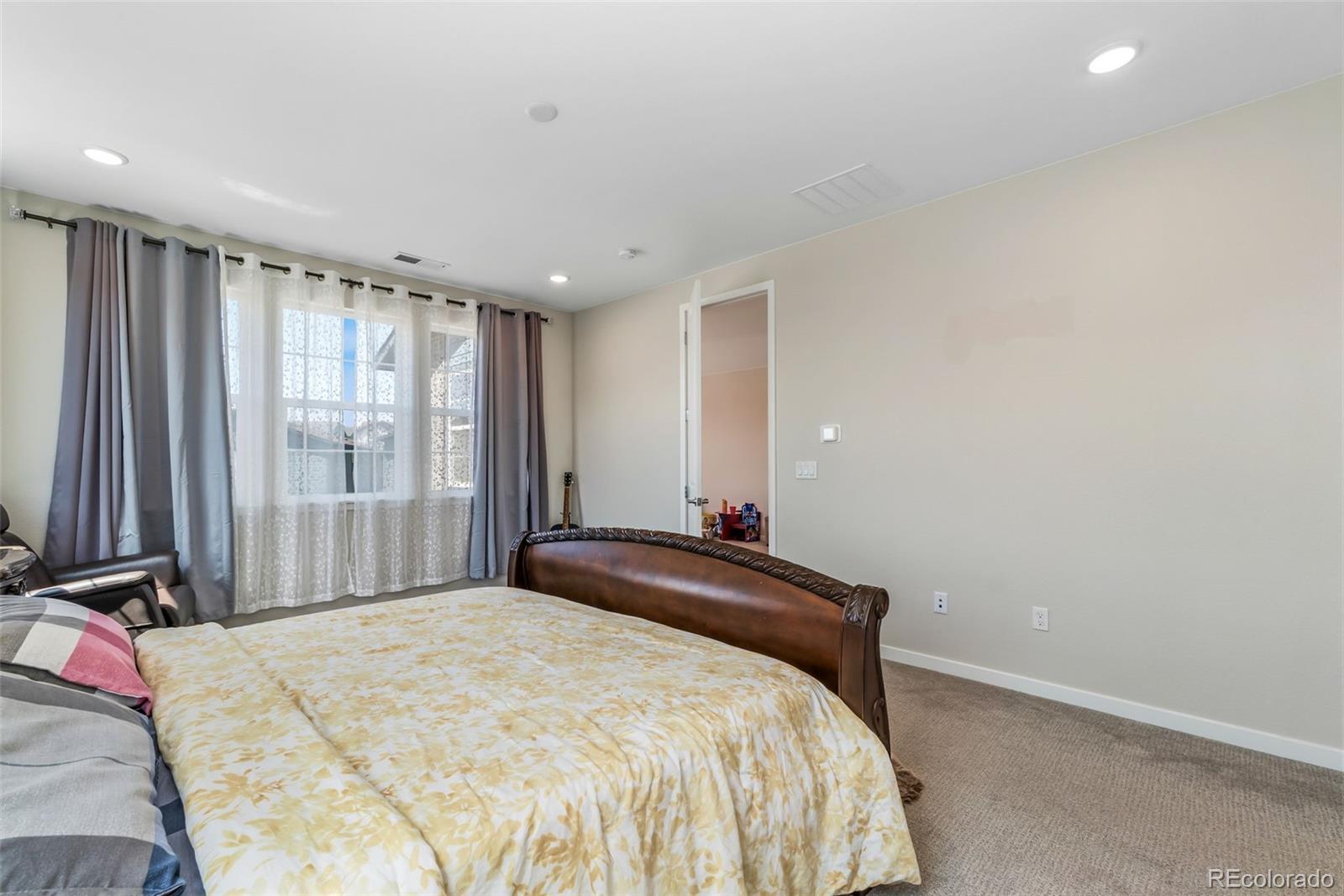 MLS Image #21 for 23933 e 39th avenue,aurora, Colorado