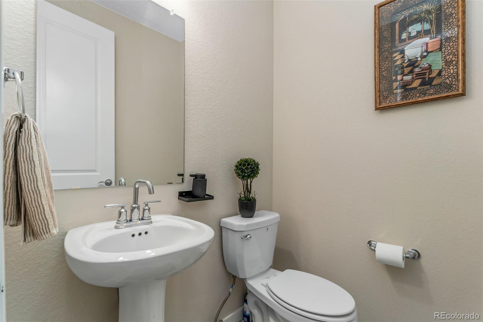 MLS Image #5 for 23933 e 39th avenue,aurora, Colorado