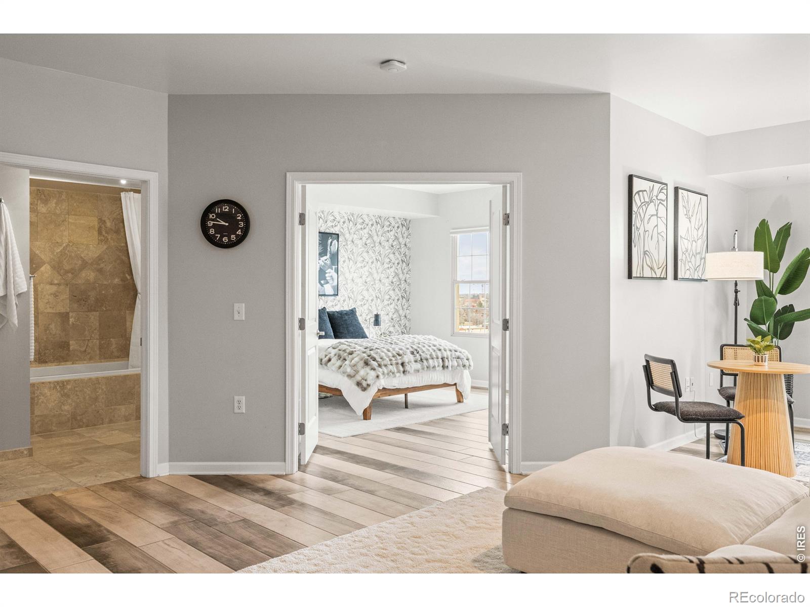 MLS Image #11 for 975 n lincoln street,denver, Colorado