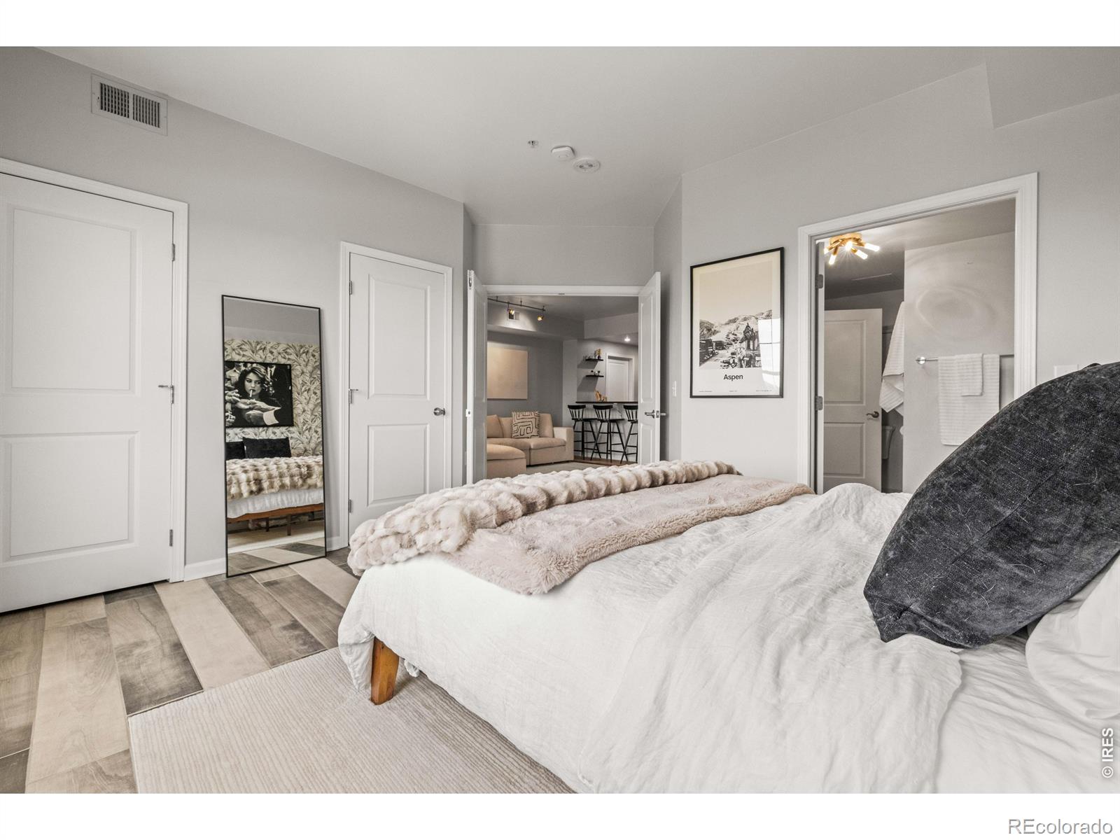 MLS Image #16 for 975 n lincoln street,denver, Colorado