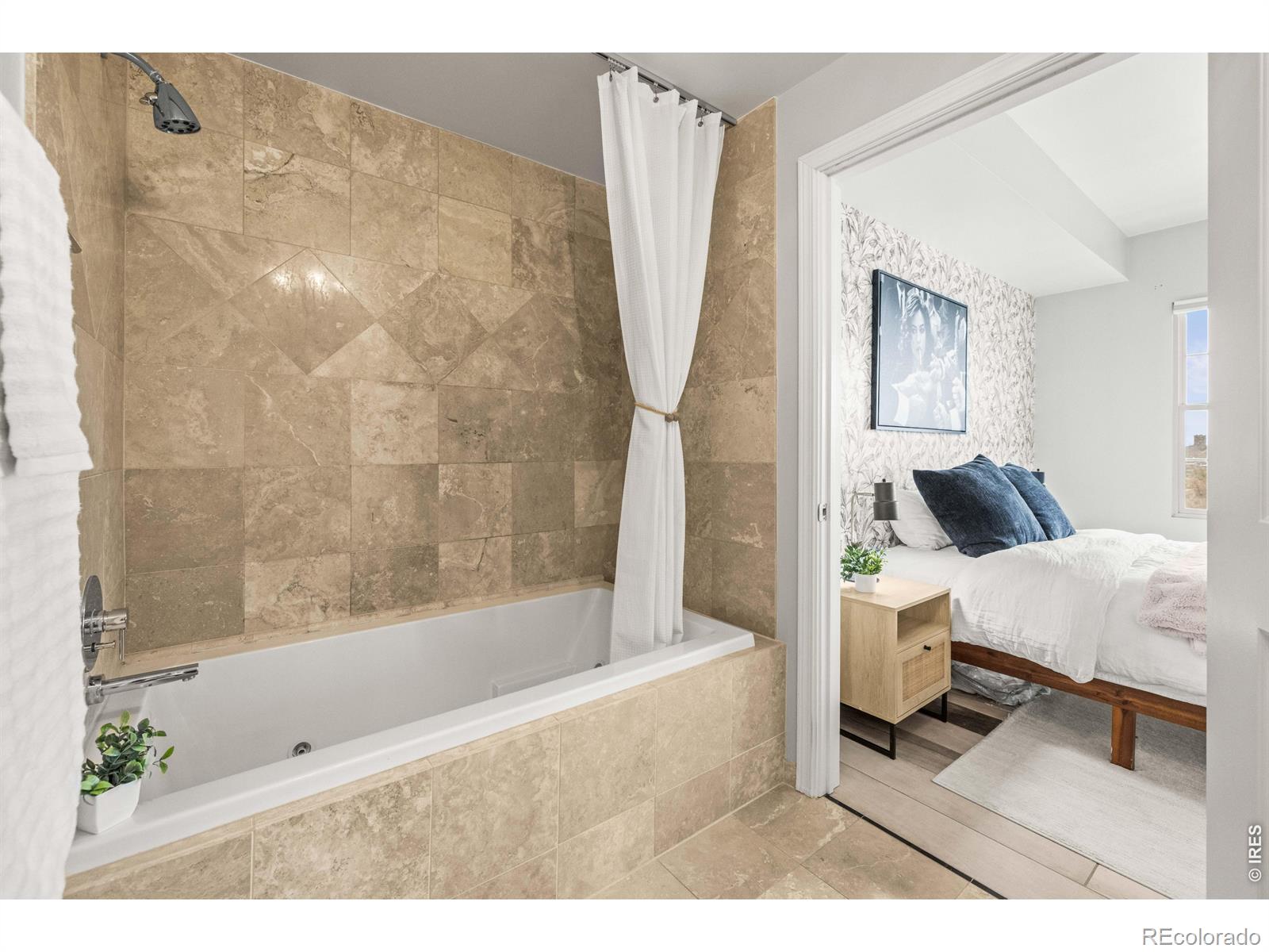 MLS Image #17 for 975 n lincoln street,denver, Colorado
