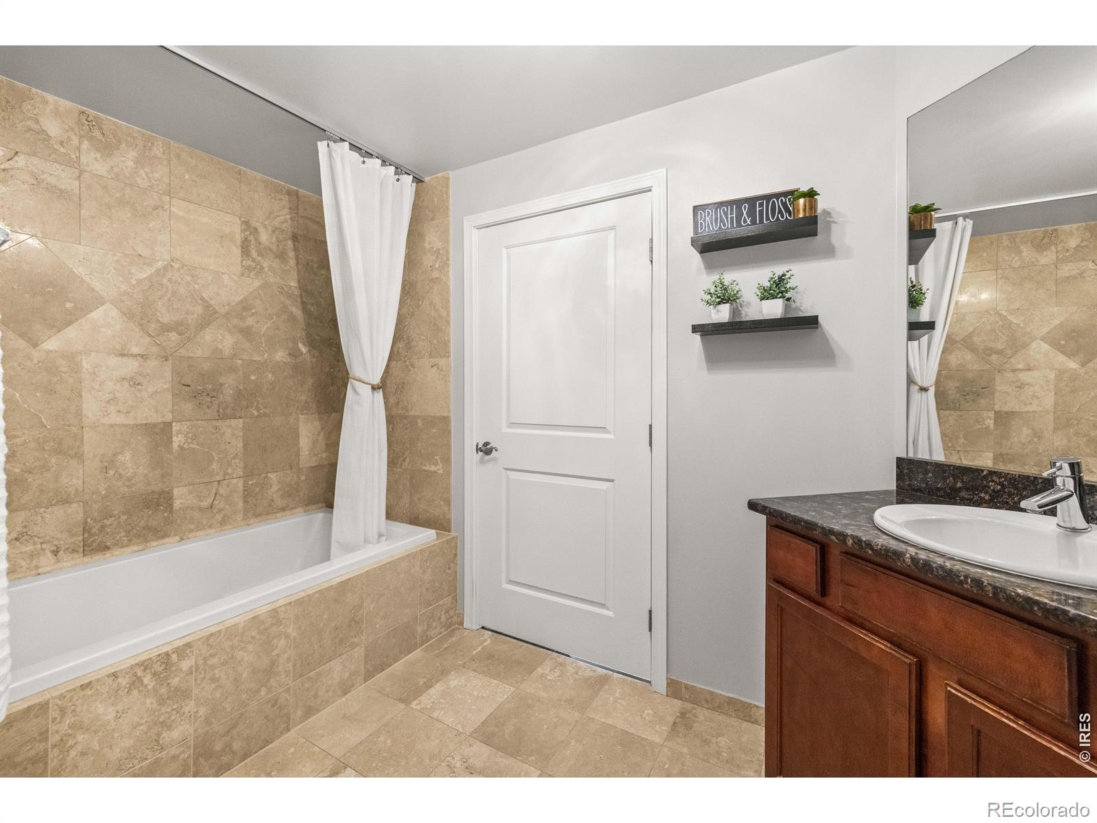 MLS Image #18 for 975 n lincoln street,denver, Colorado