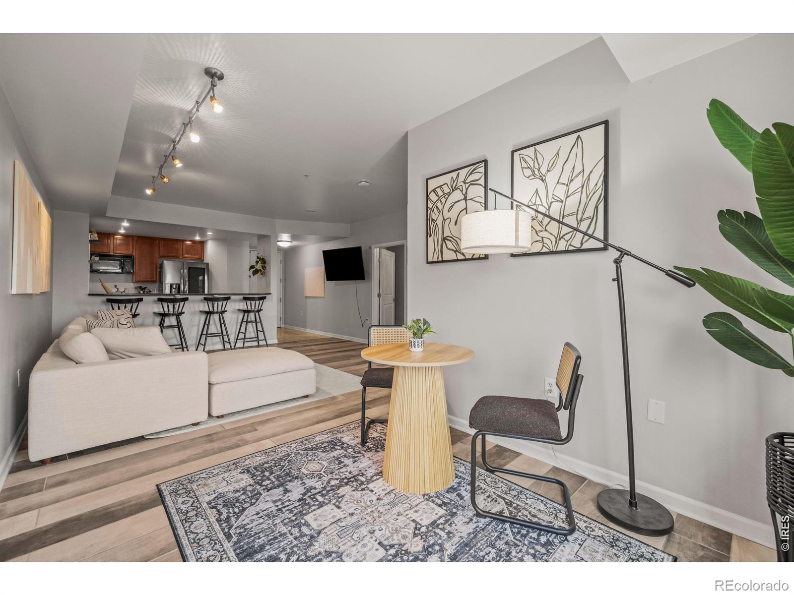 MLS Image #21 for 975 n lincoln street,denver, Colorado