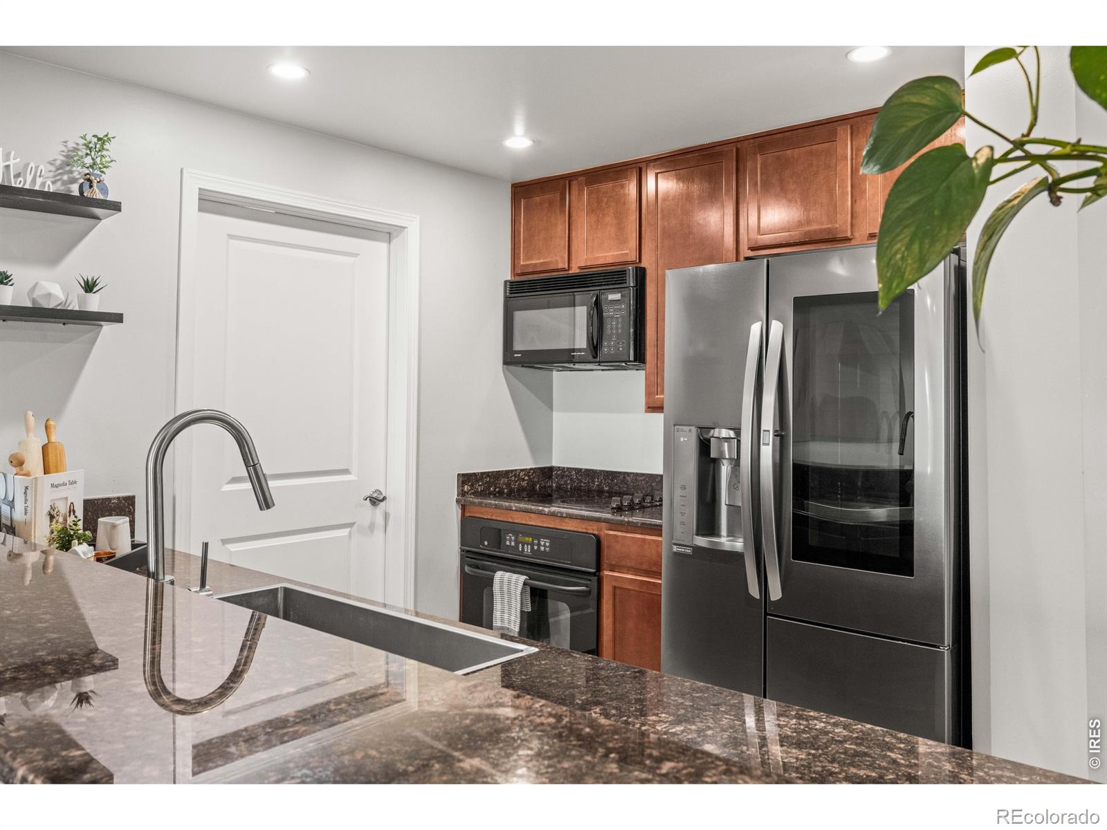 MLS Image #6 for 975 n lincoln street,denver, Colorado