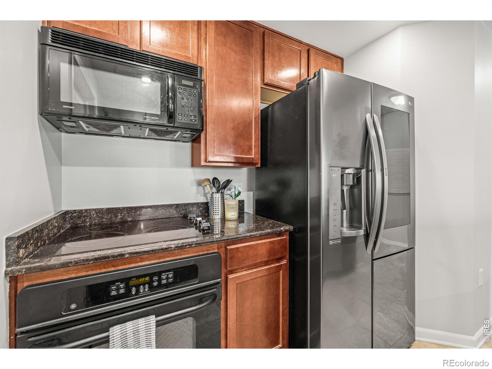MLS Image #7 for 975 n lincoln street,denver, Colorado