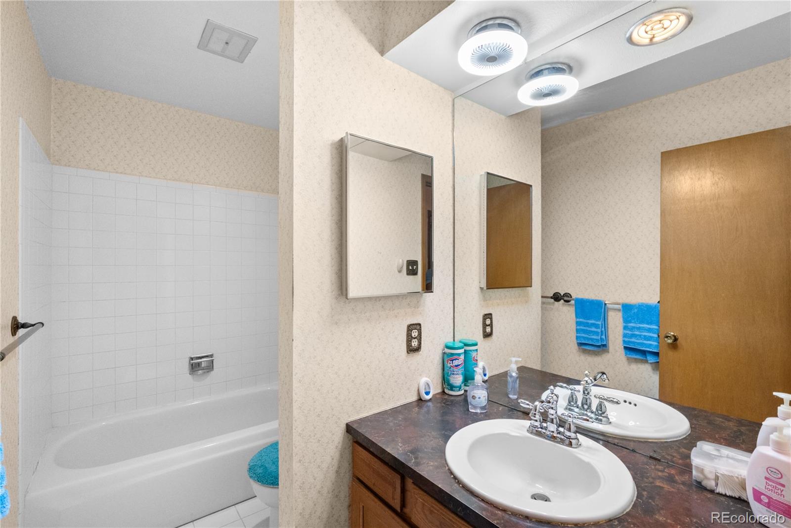 MLS Image #10 for 2647 s linden court,denver, Colorado