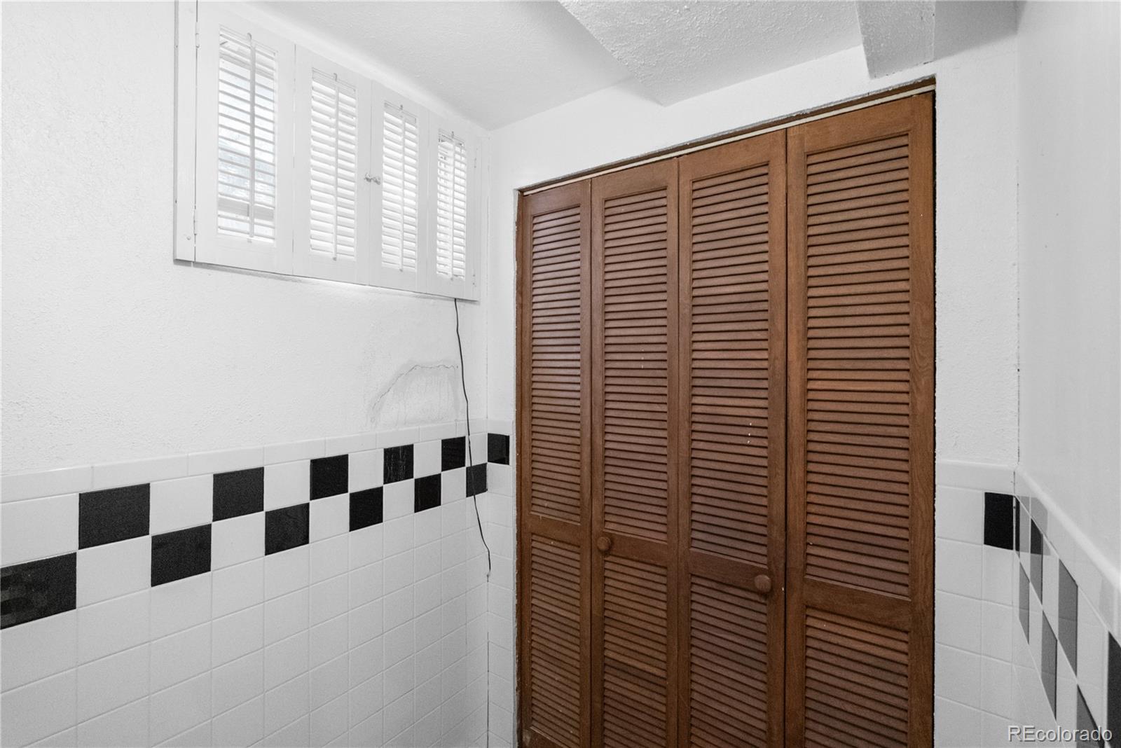 MLS Image #32 for 2647 s linden court,denver, Colorado