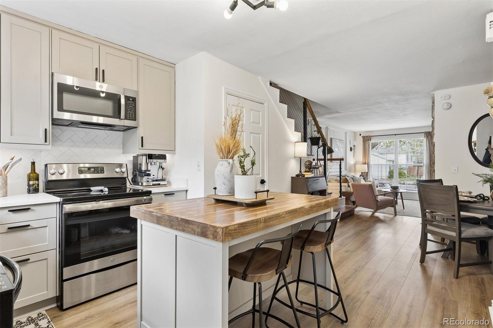 MLS Image #2 for 14201 e hawaii circle b,aurora, Colorado