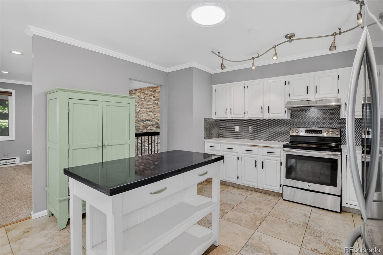 MLS Image #15 for 6417  high drive,morrison, Colorado