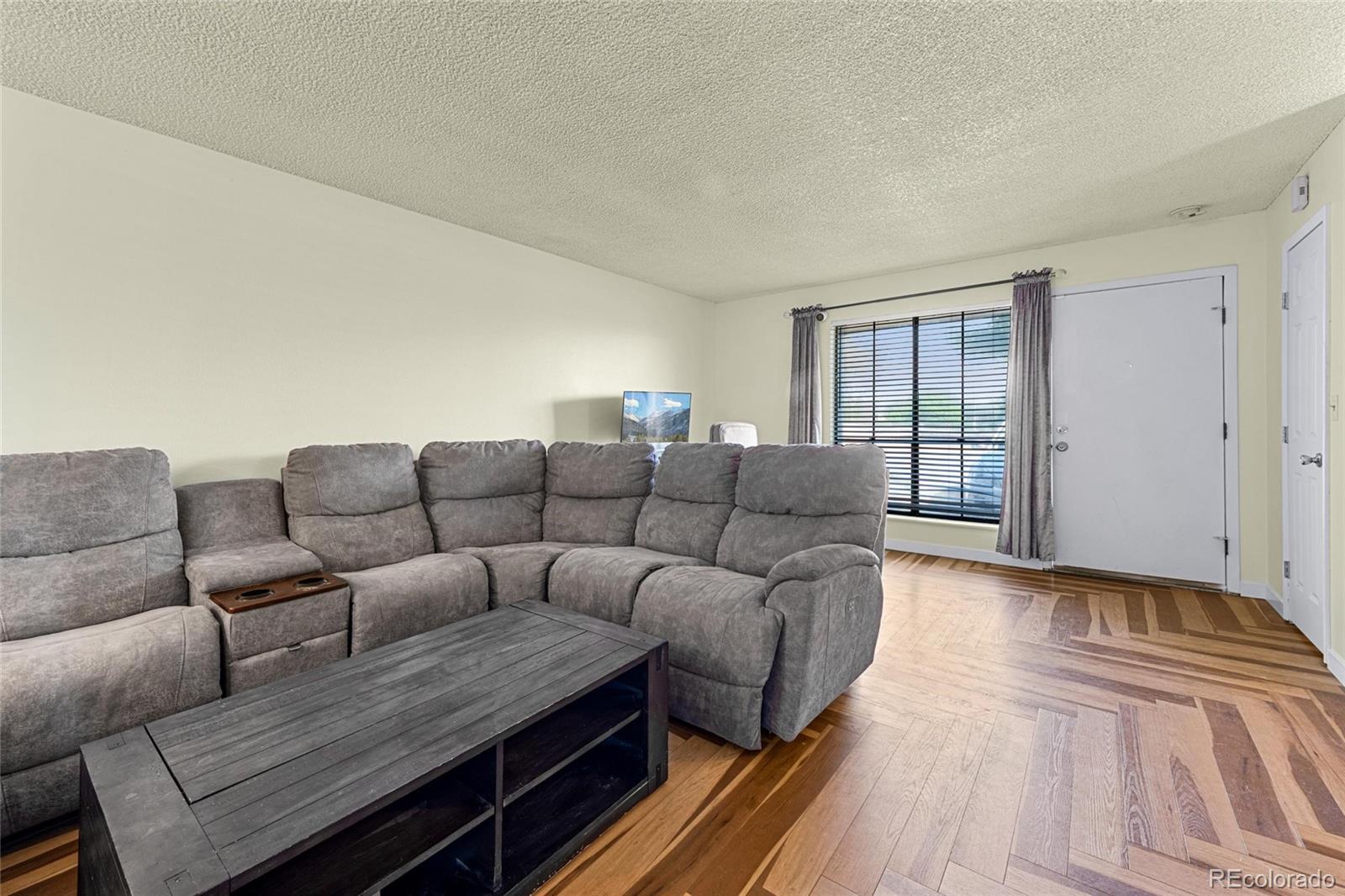 MLS Image #10 for 3550 s harlan street,denver, Colorado