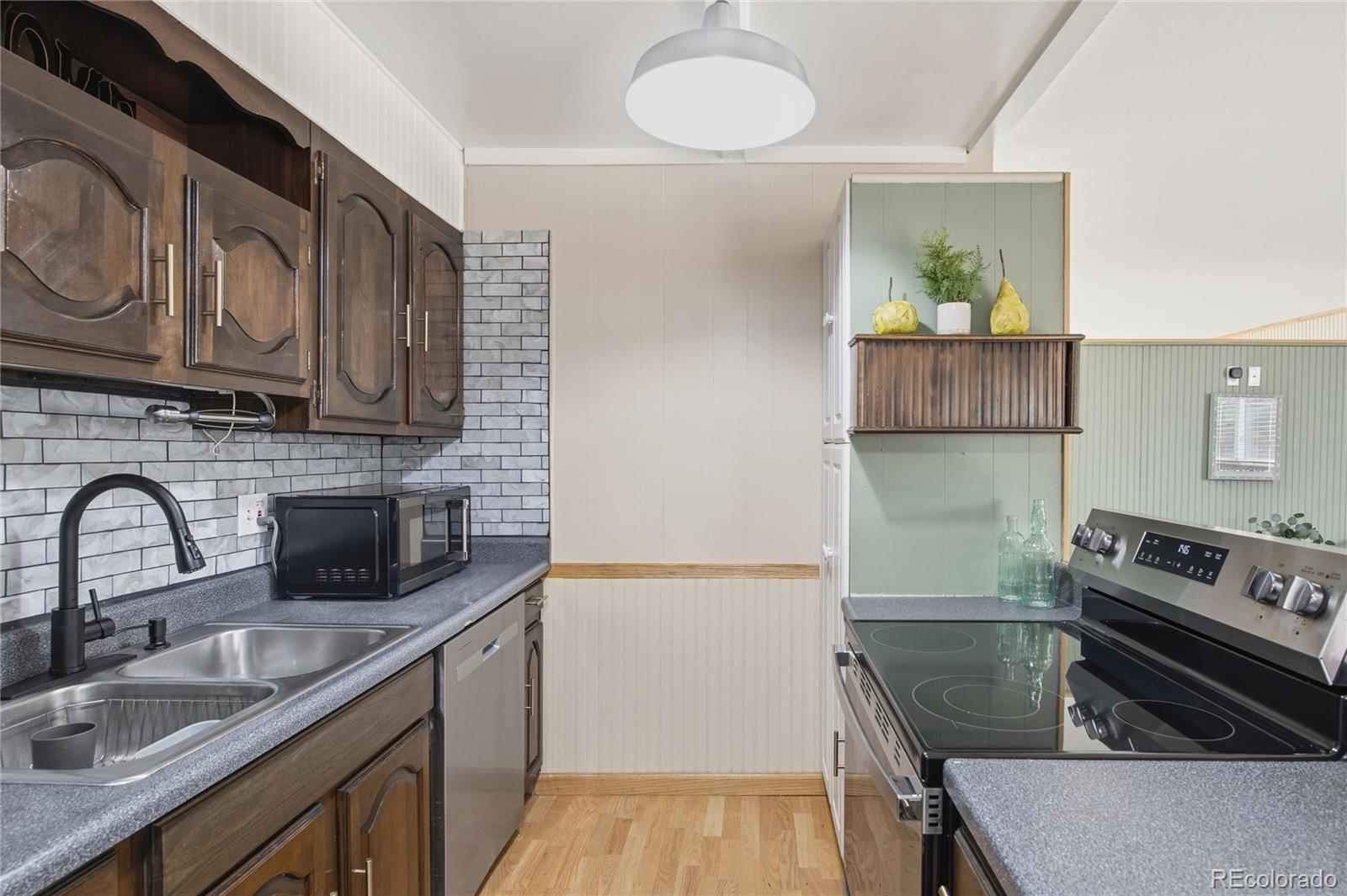 MLS Image #14 for 840  essex drive,denver, Colorado
