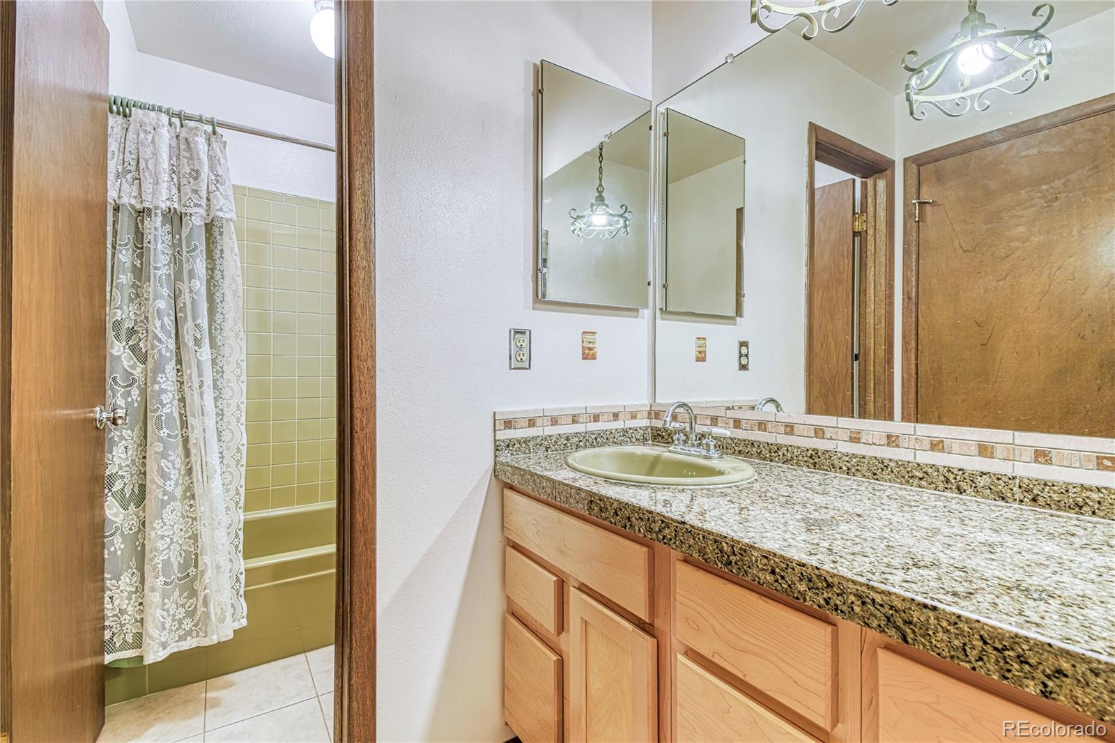 MLS Image #16 for 241 s leyden street,denver, Colorado
