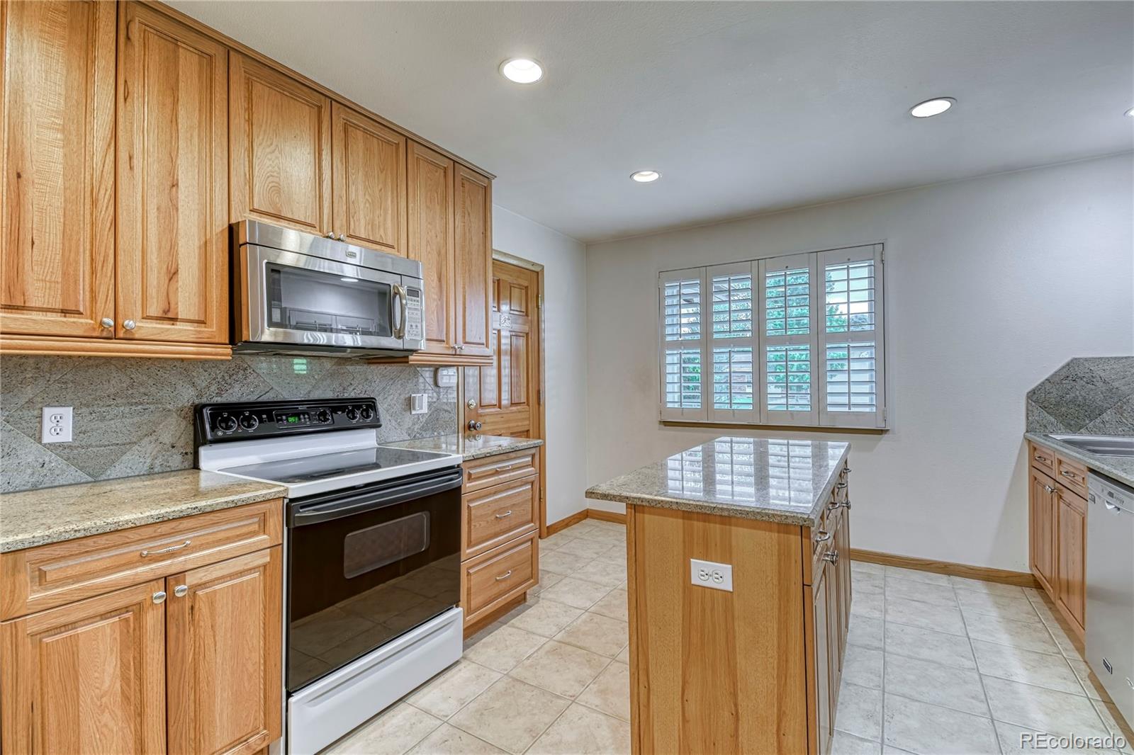 MLS Image #6 for 241 s leyden street,denver, Colorado