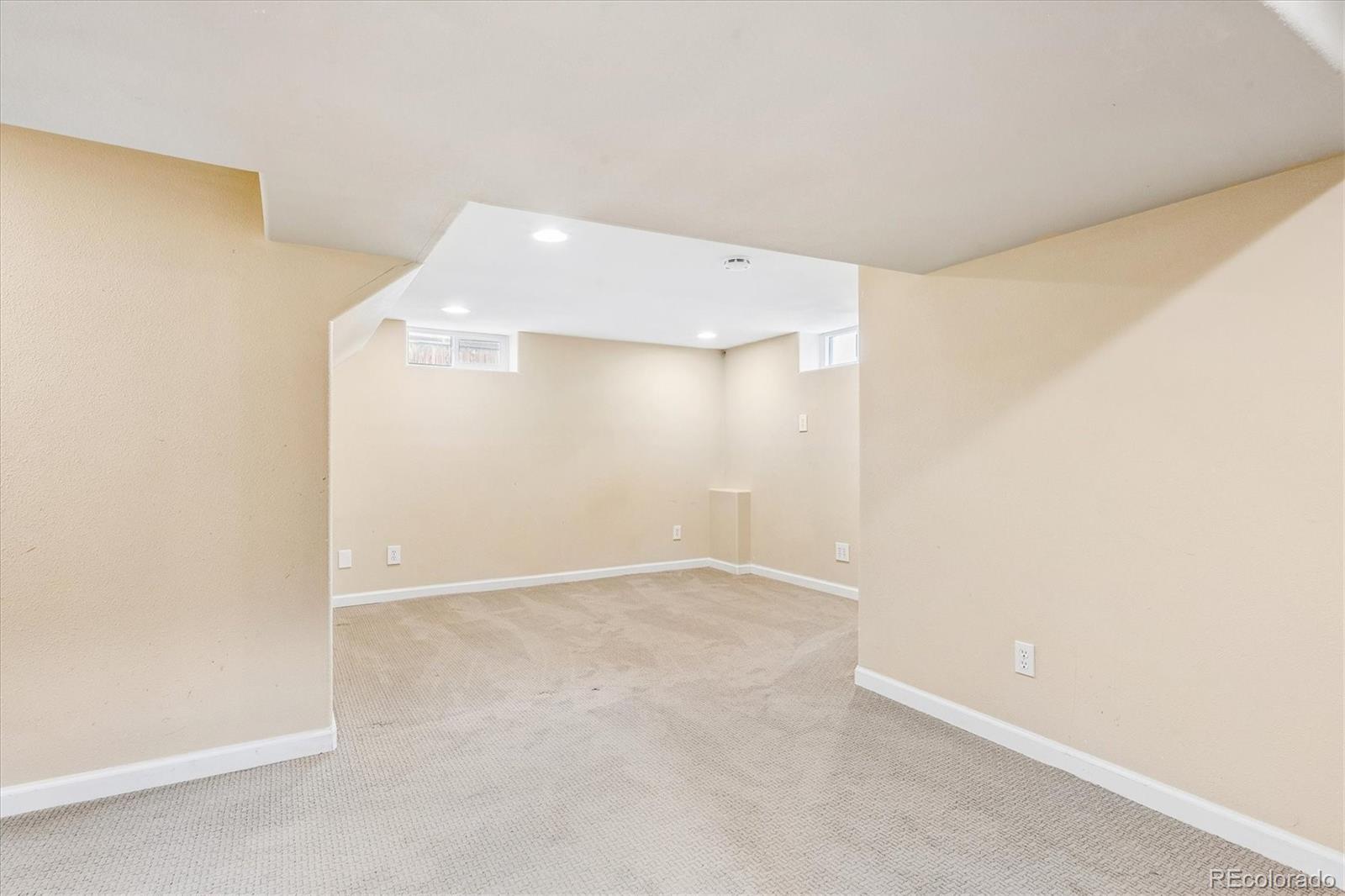 MLS Image #17 for 1718  newport street,denver, Colorado