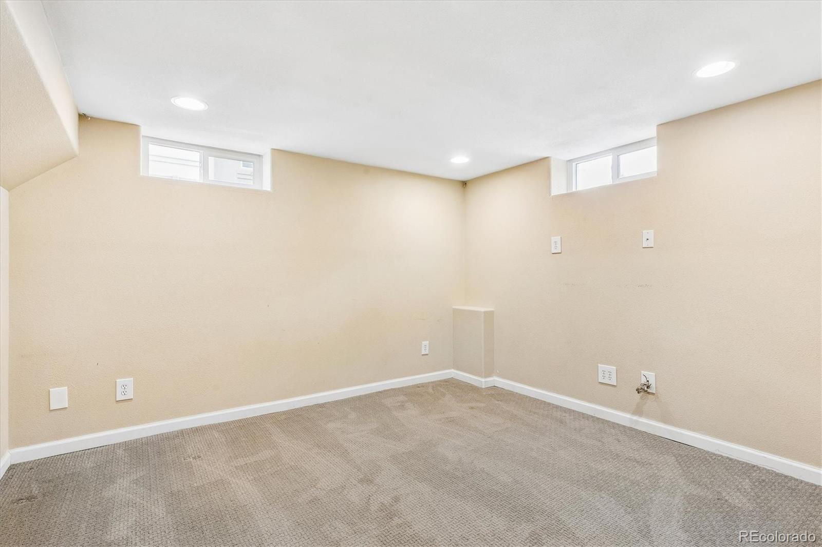 MLS Image #18 for 1718  newport street,denver, Colorado