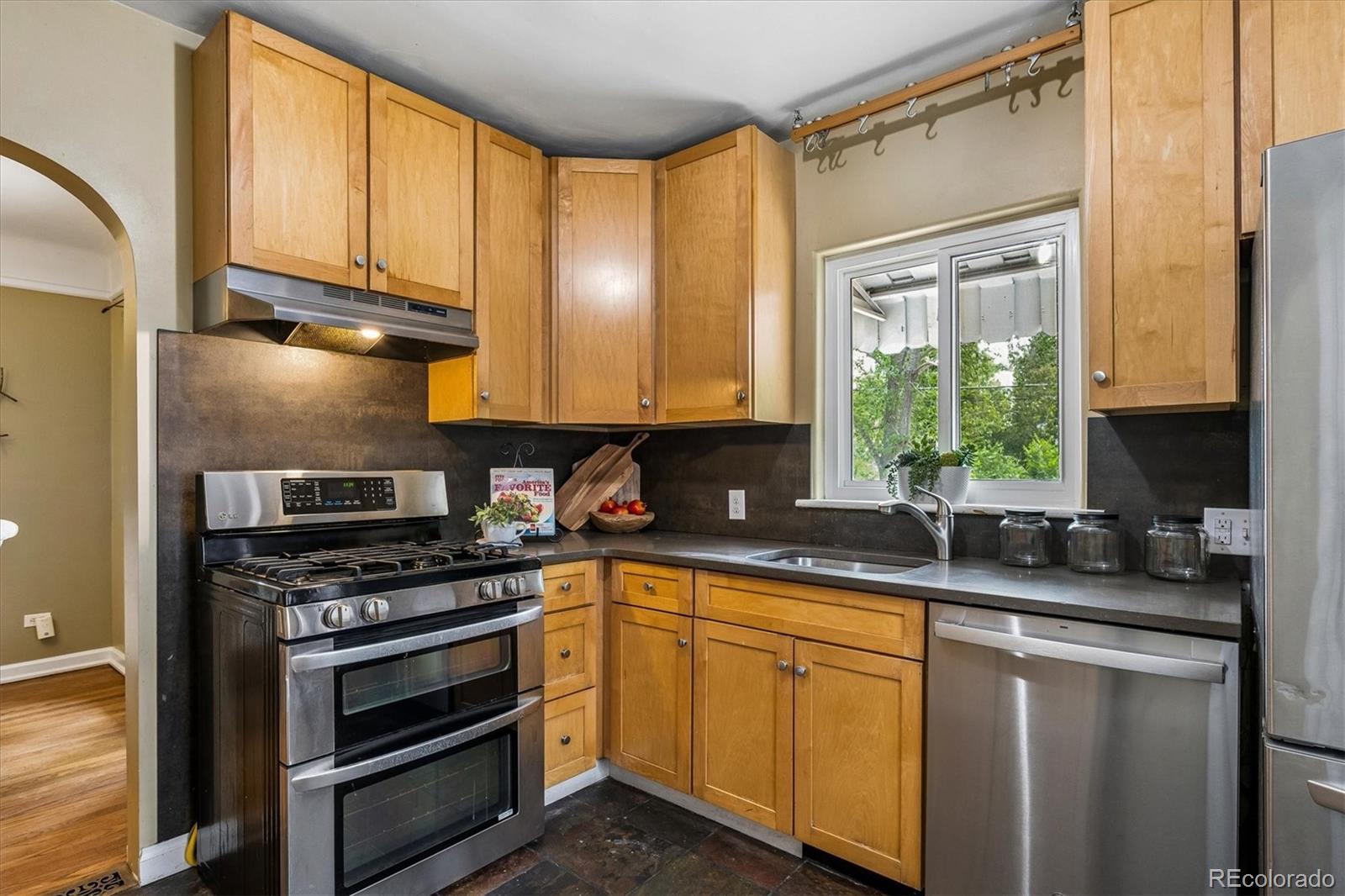 MLS Image #8 for 1718  newport street,denver, Colorado