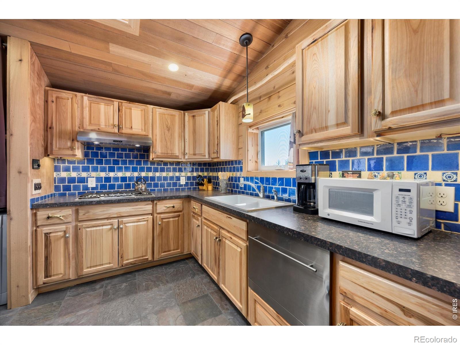 MLS Image #11 for 777  powder horn trail,bellvue, Colorado