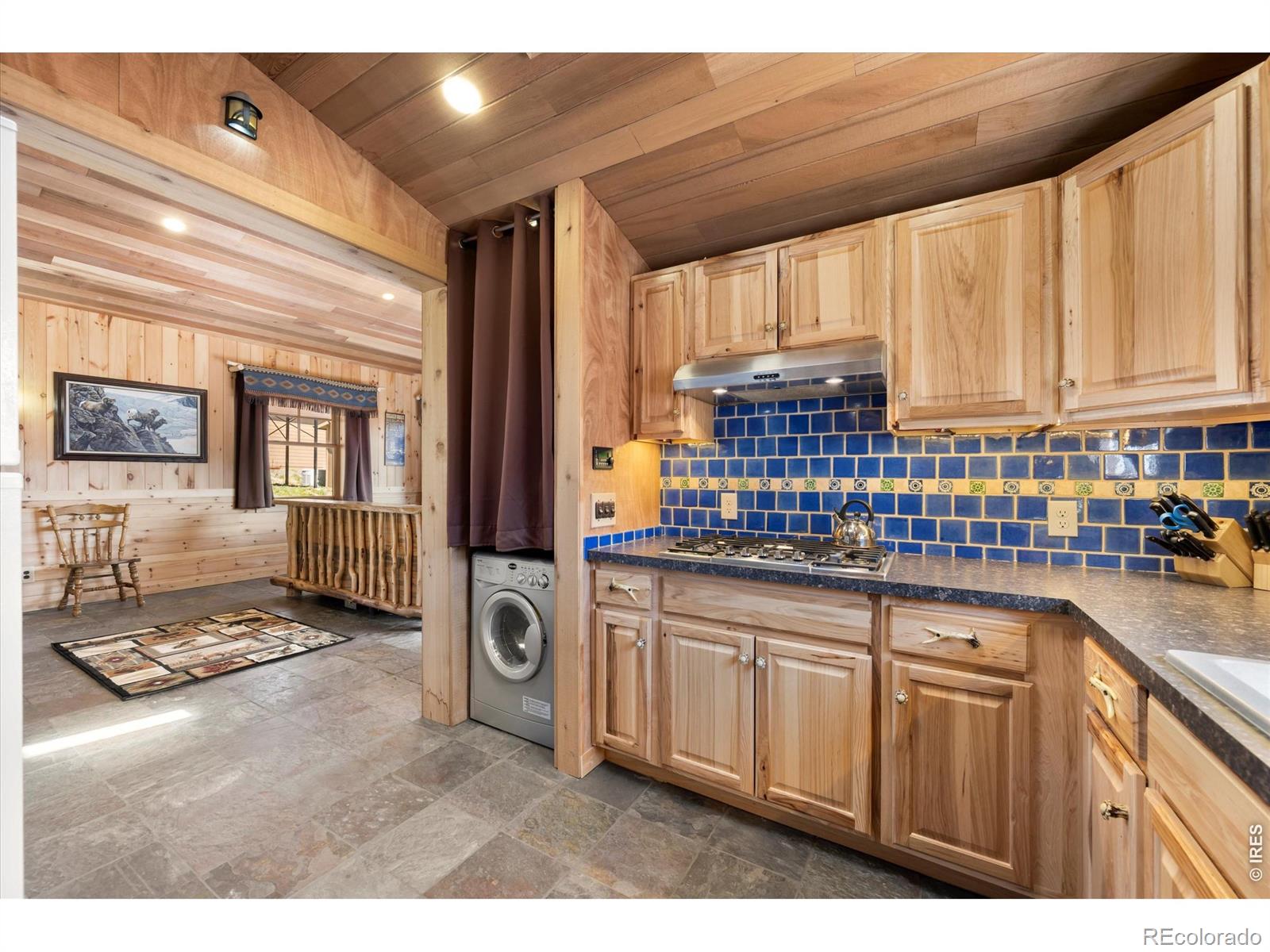 MLS Image #13 for 777  powder horn trail,bellvue, Colorado