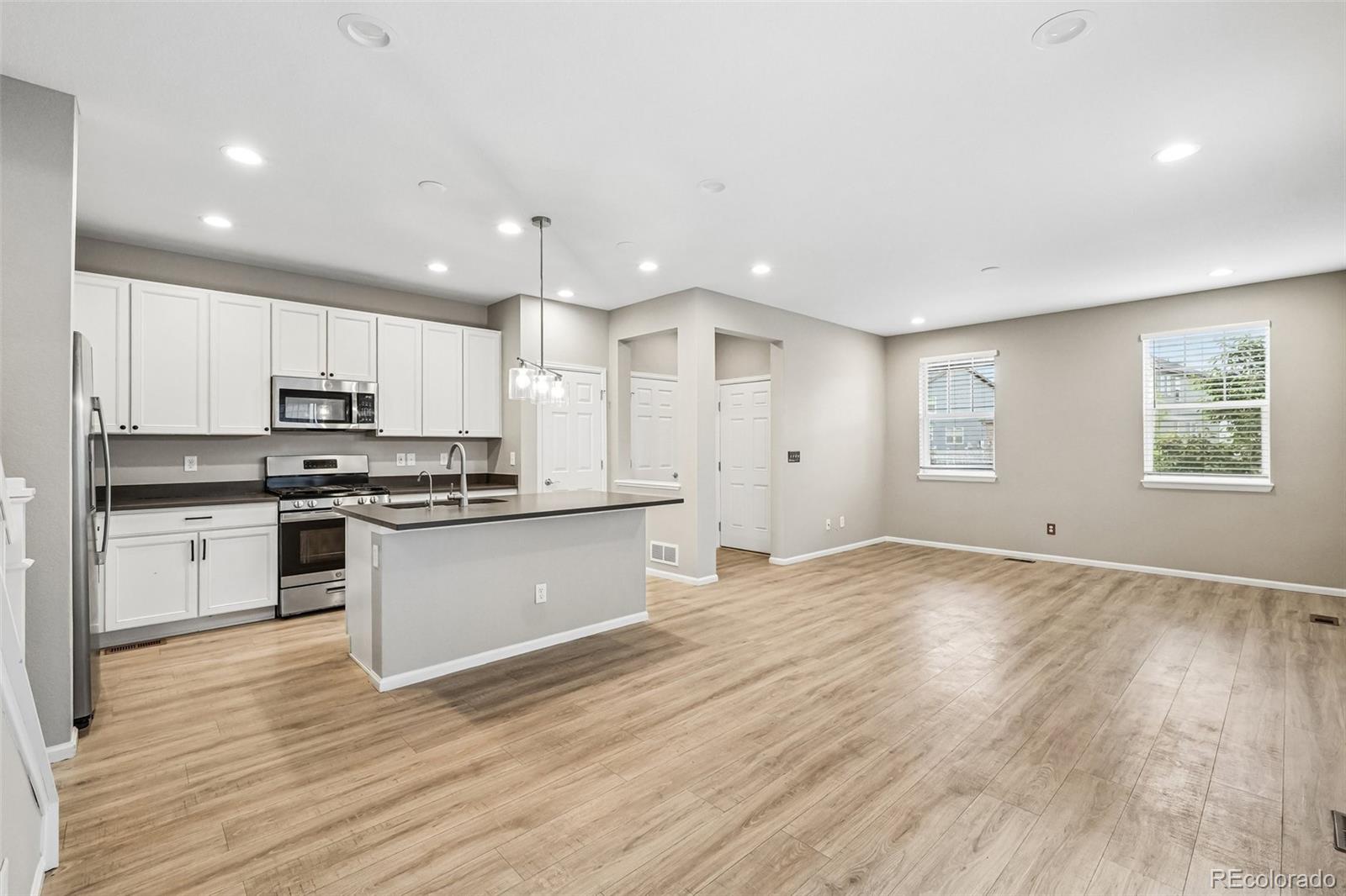 MLS Image #13 for 6568 n ceylon street,denver, Colorado