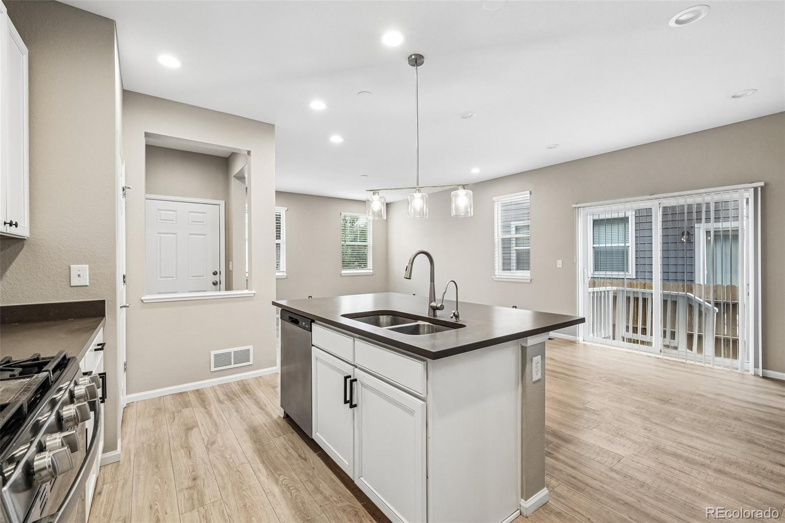 MLS Image #18 for 6568 n ceylon street,denver, Colorado