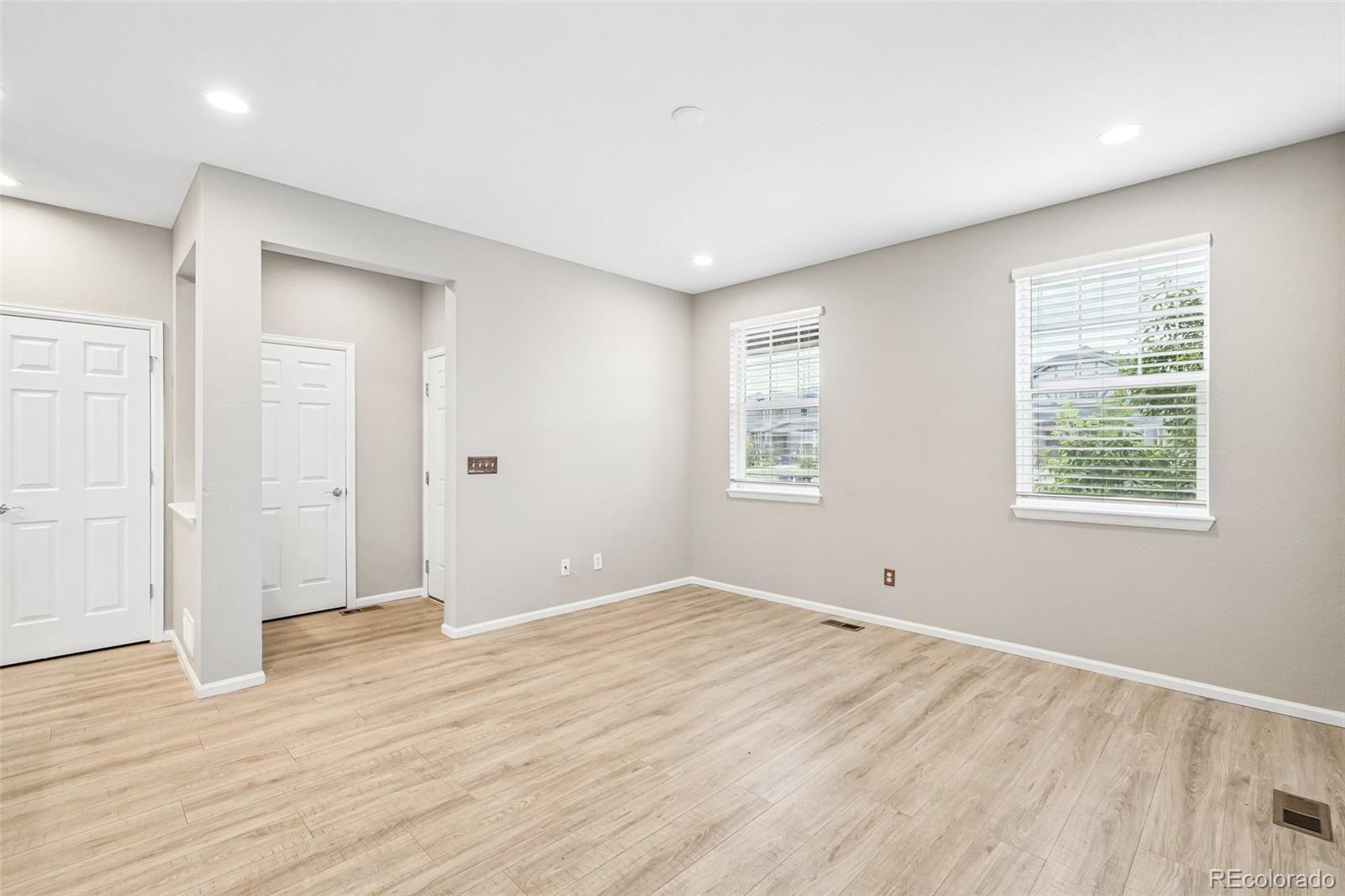 MLS Image #7 for 6568 n ceylon street,denver, Colorado