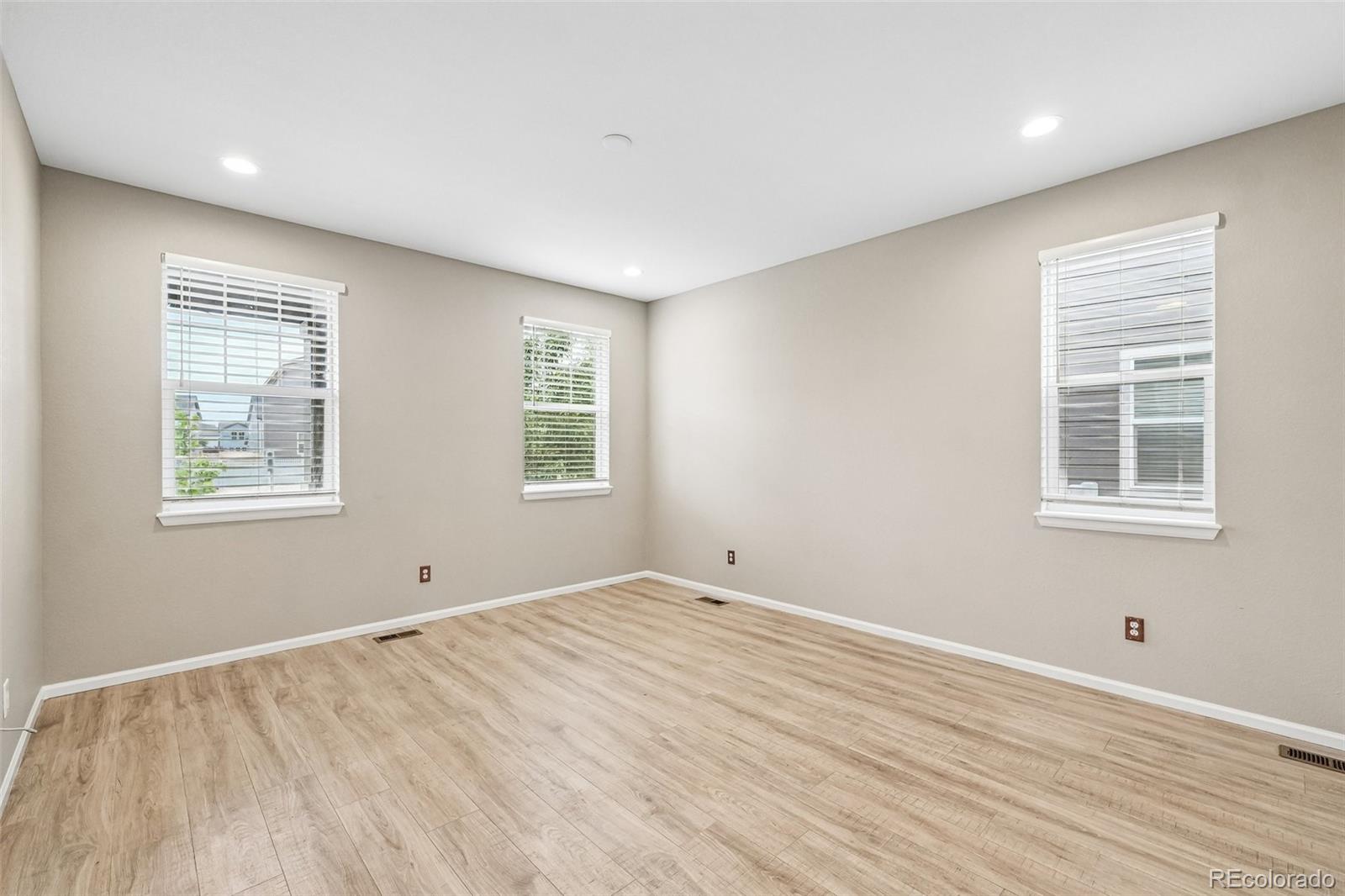 MLS Image #8 for 6568 n ceylon street,denver, Colorado