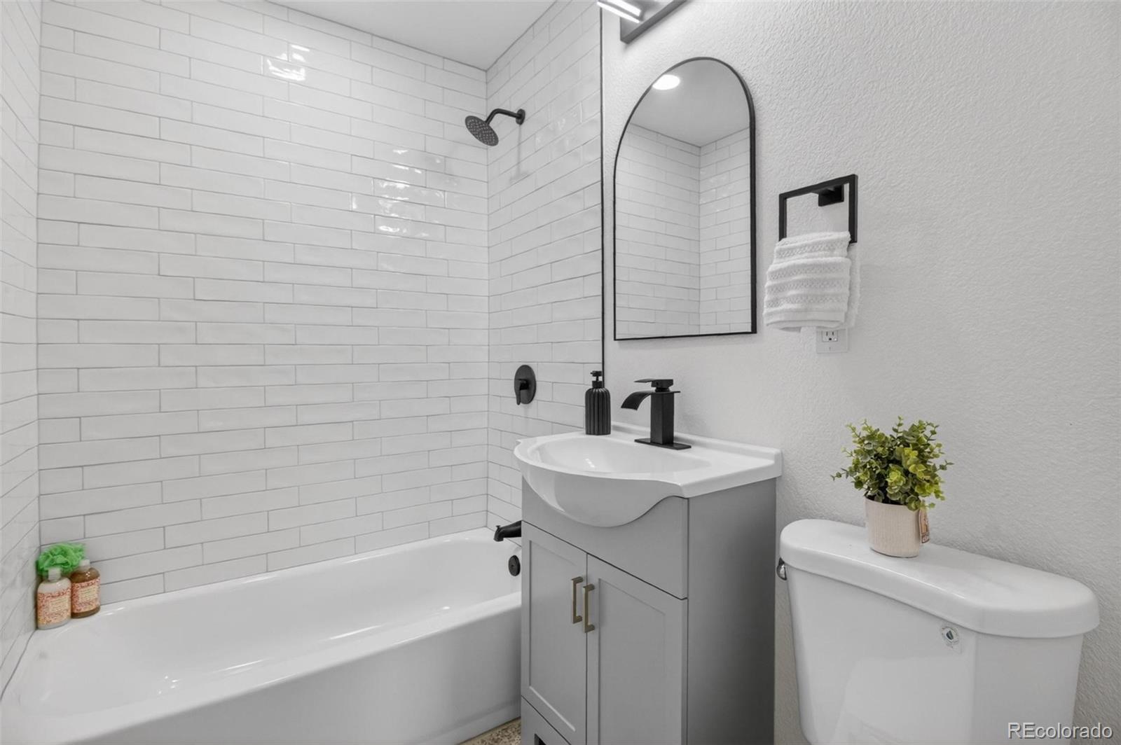 MLS Image #18 for 2096 s lowell boulevard,denver, Colorado