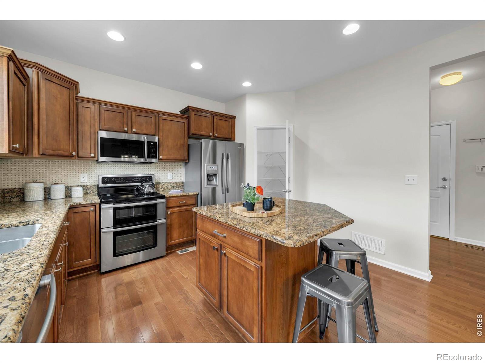 MLS Image #11 for 15947  antora peak drive,broomfield, Colorado