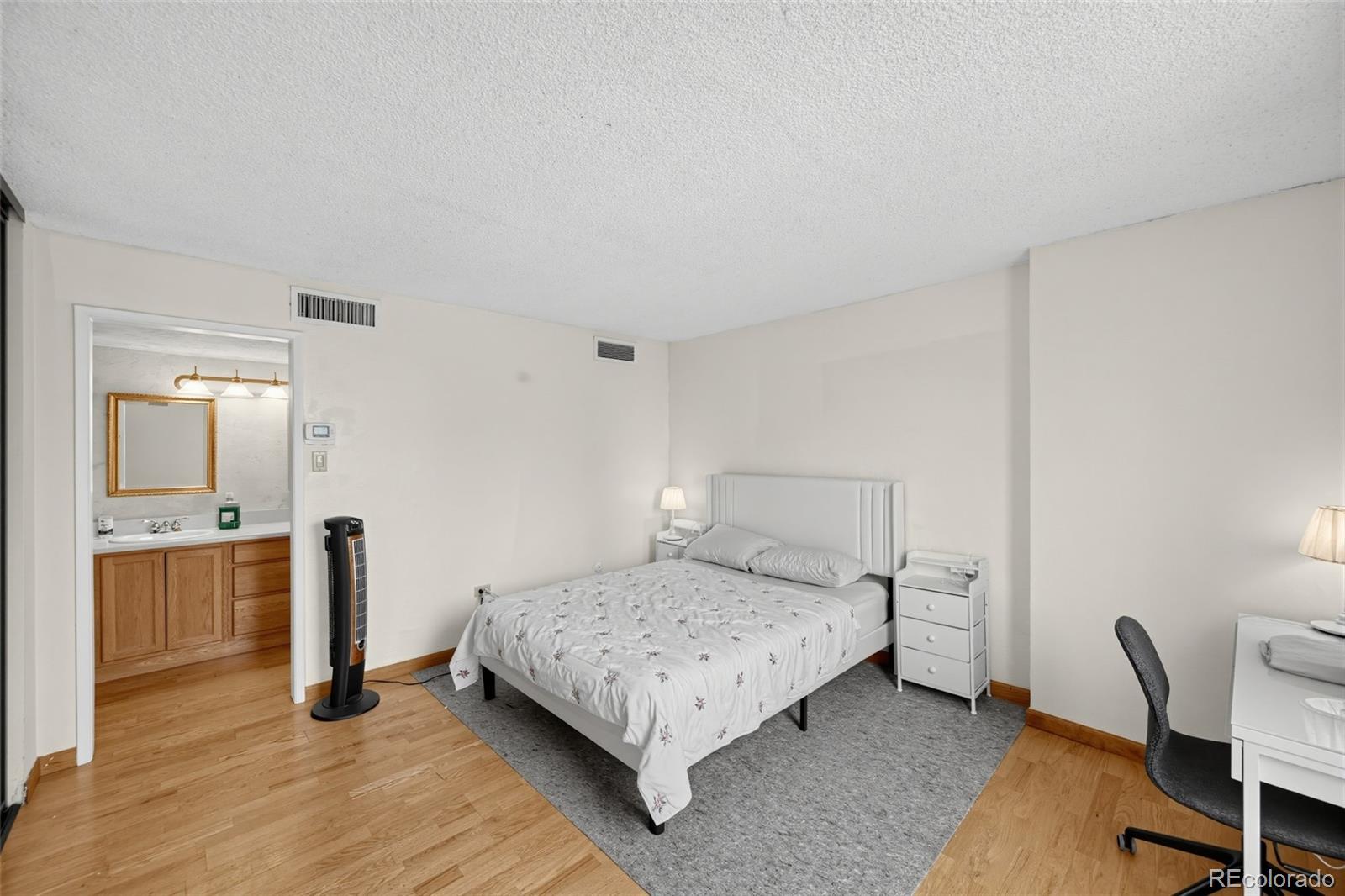 MLS Image #11 for 1020  15th street,denver, Colorado