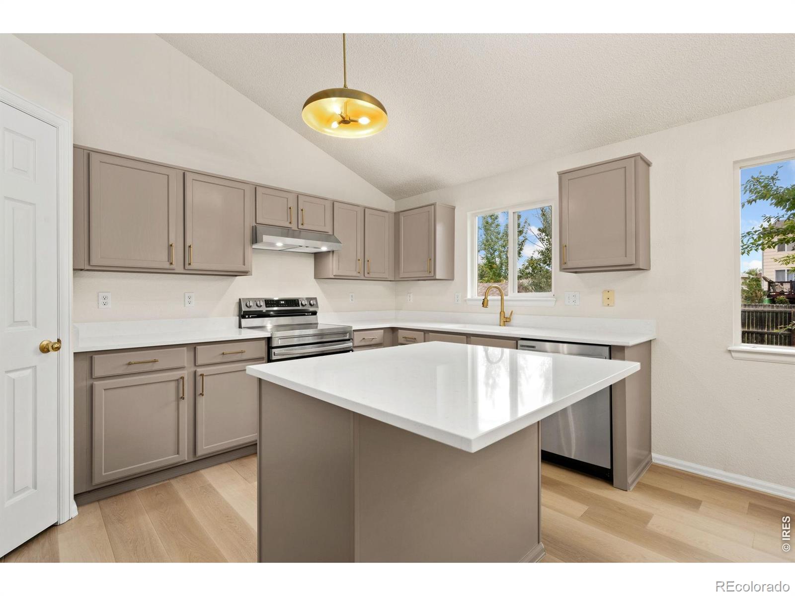 MLS Image #5 for 1319  monarch drive,longmont, Colorado